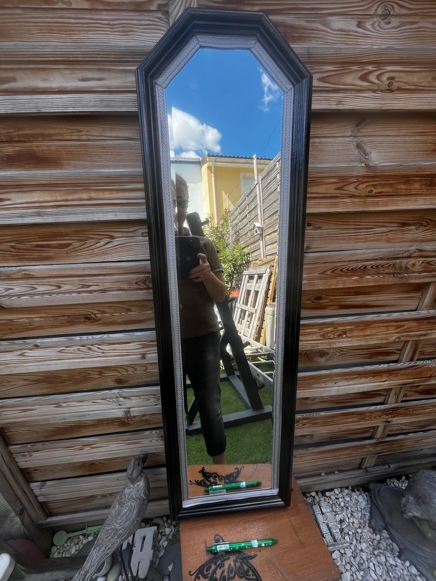 Miroir tout en longueur avec contour noir