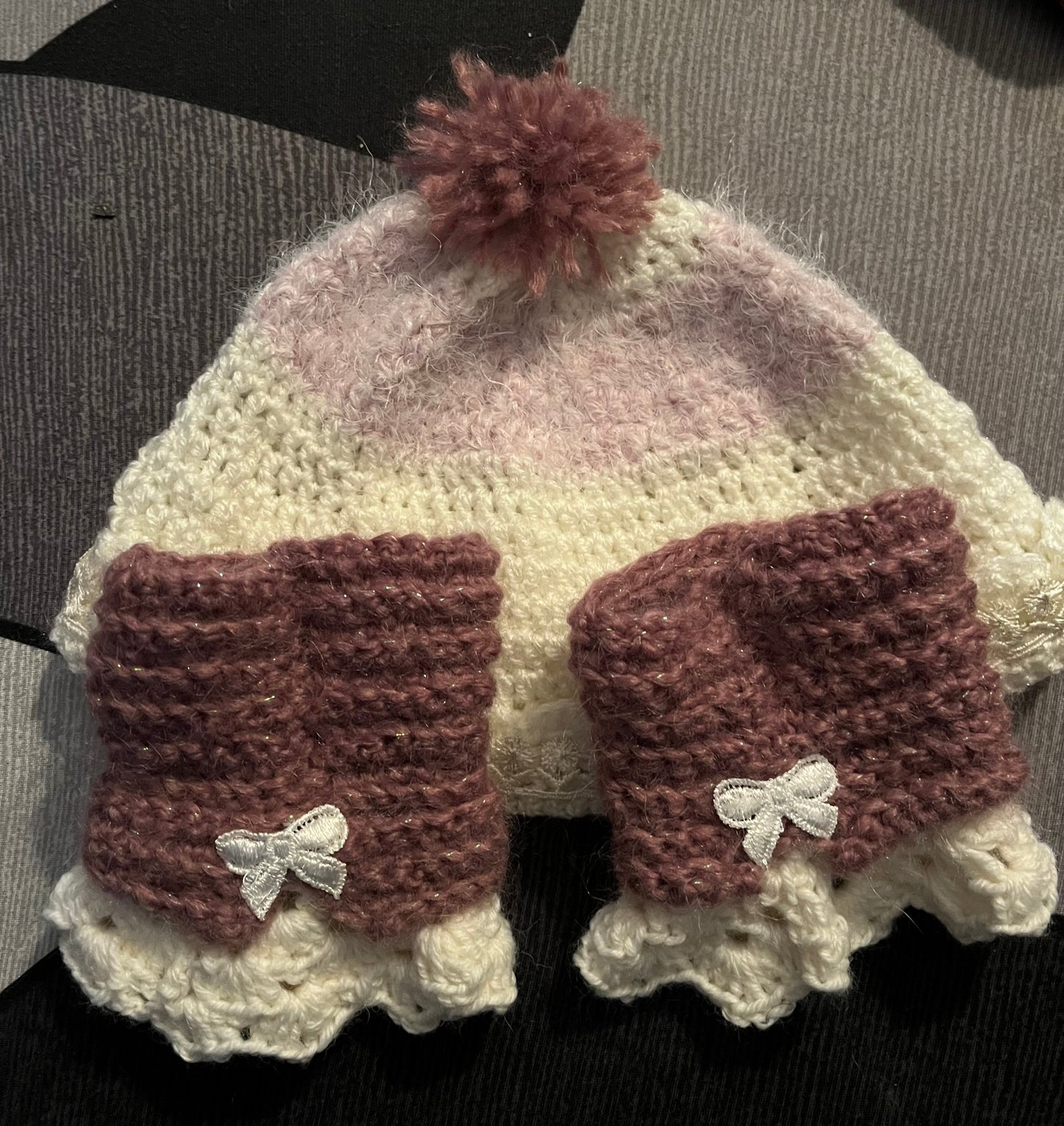 Bonnet et gants lilas/blanc