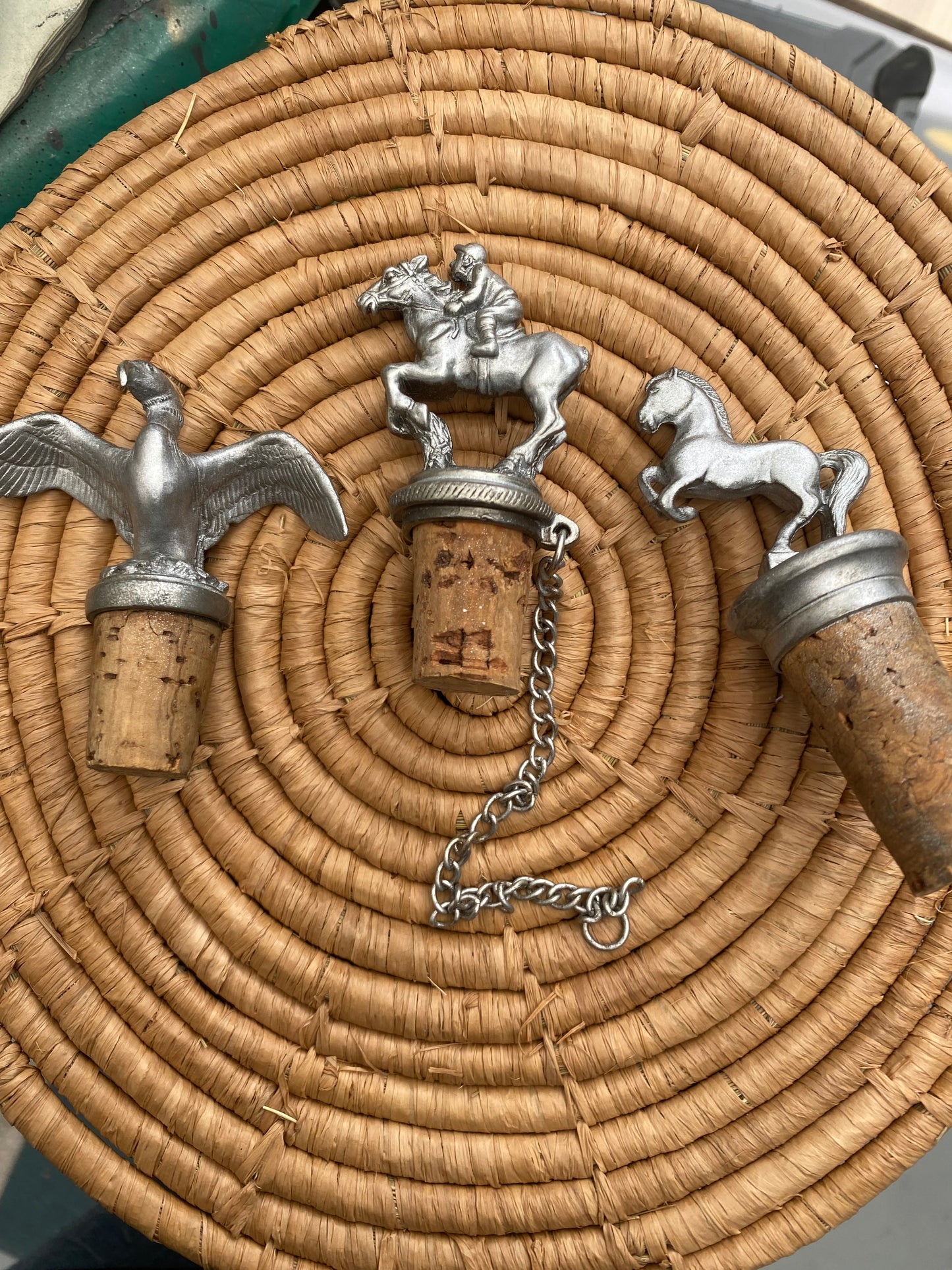 lot de 3 bouchons de liège, décorés en étain ou laiton