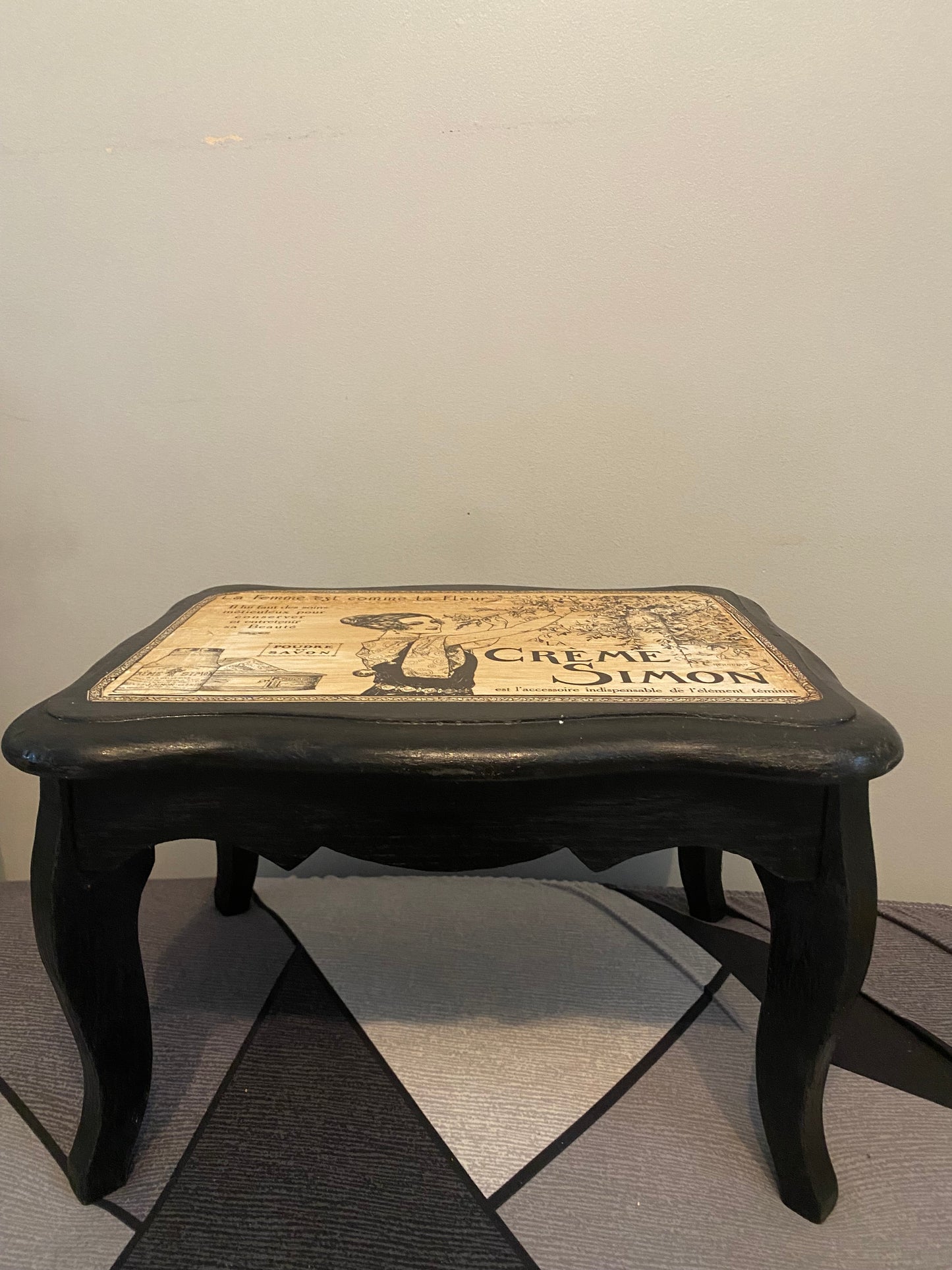 banc mini (avec hymne à la beauté de la femme)