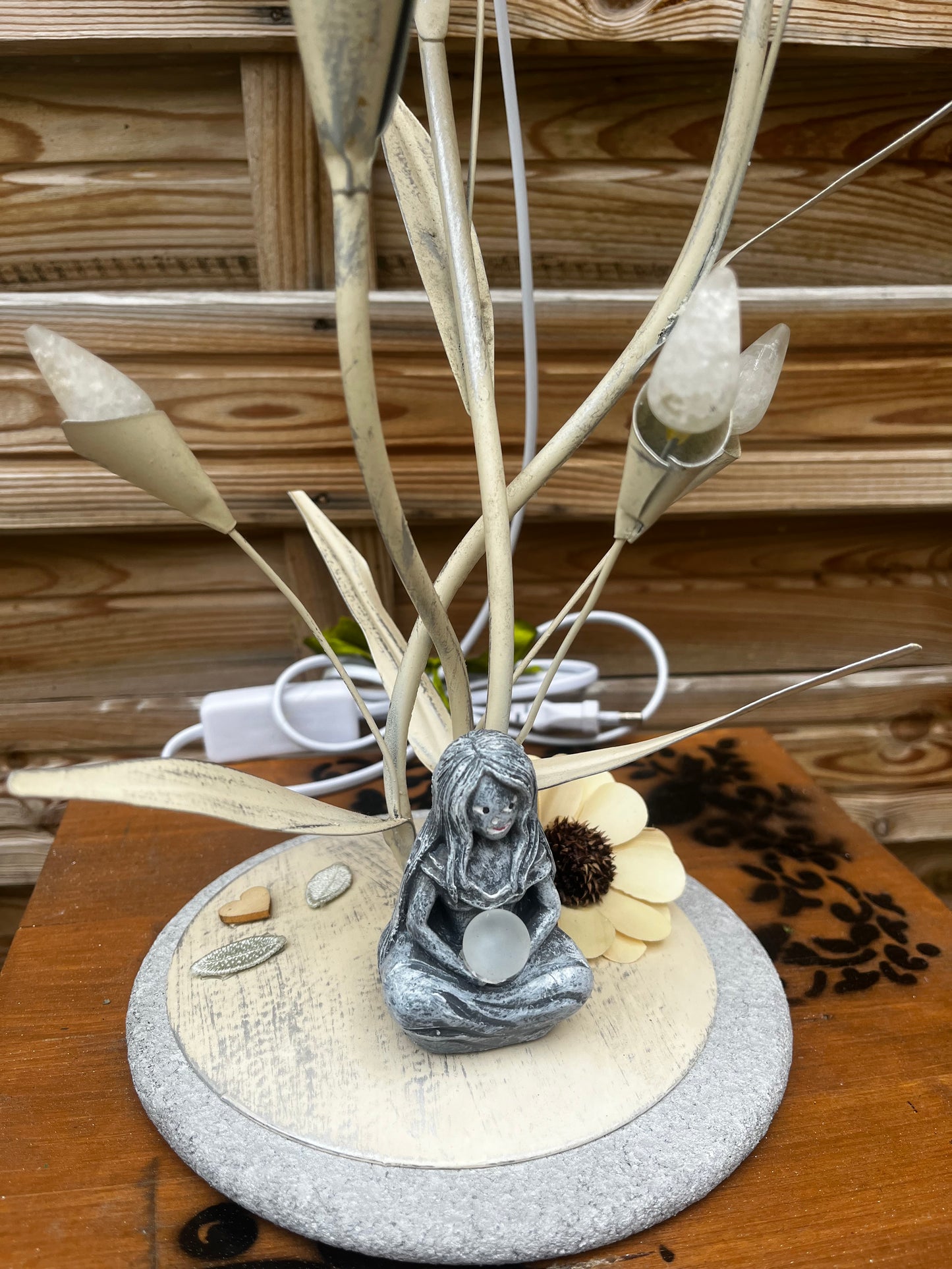 lampe fleurs blanches avec mise à prix à 89,00 euros