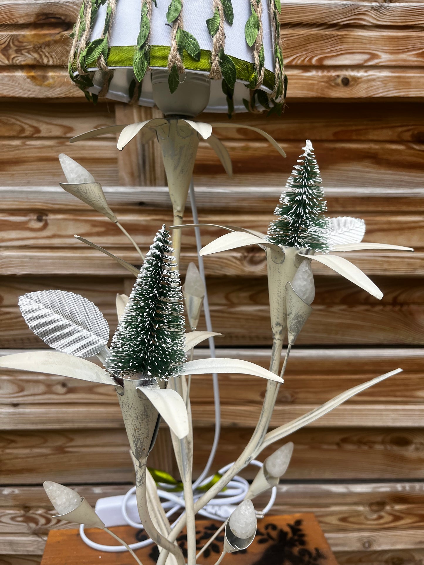 lampe fleurs blanches avec mise à prix à 89,00 euros