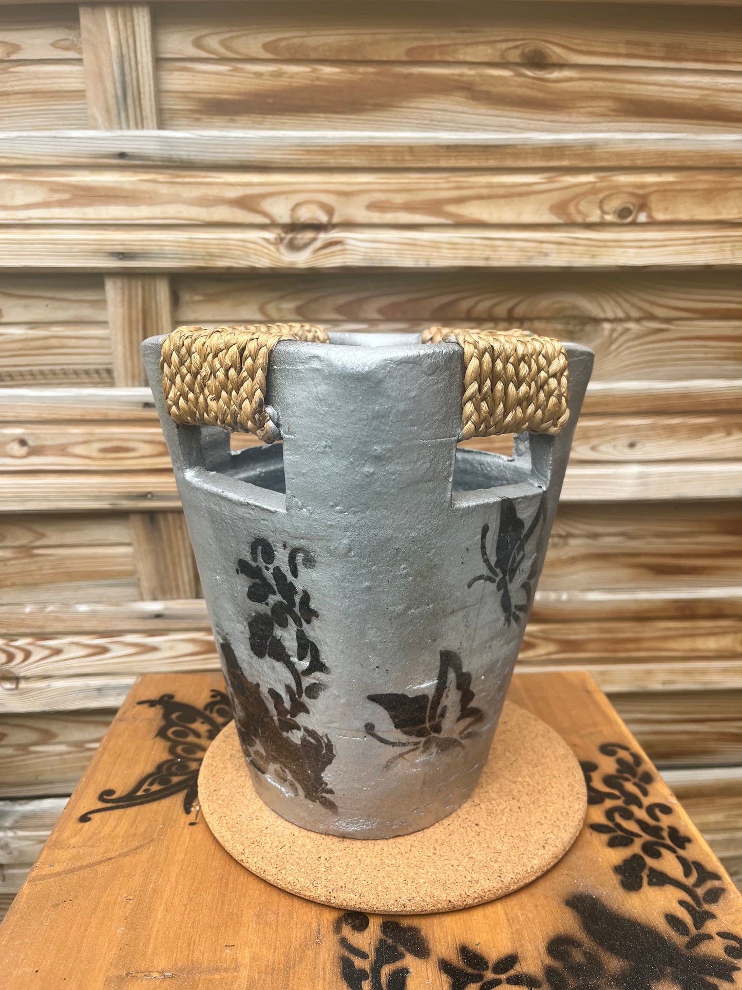 Cache pot pour fleurs