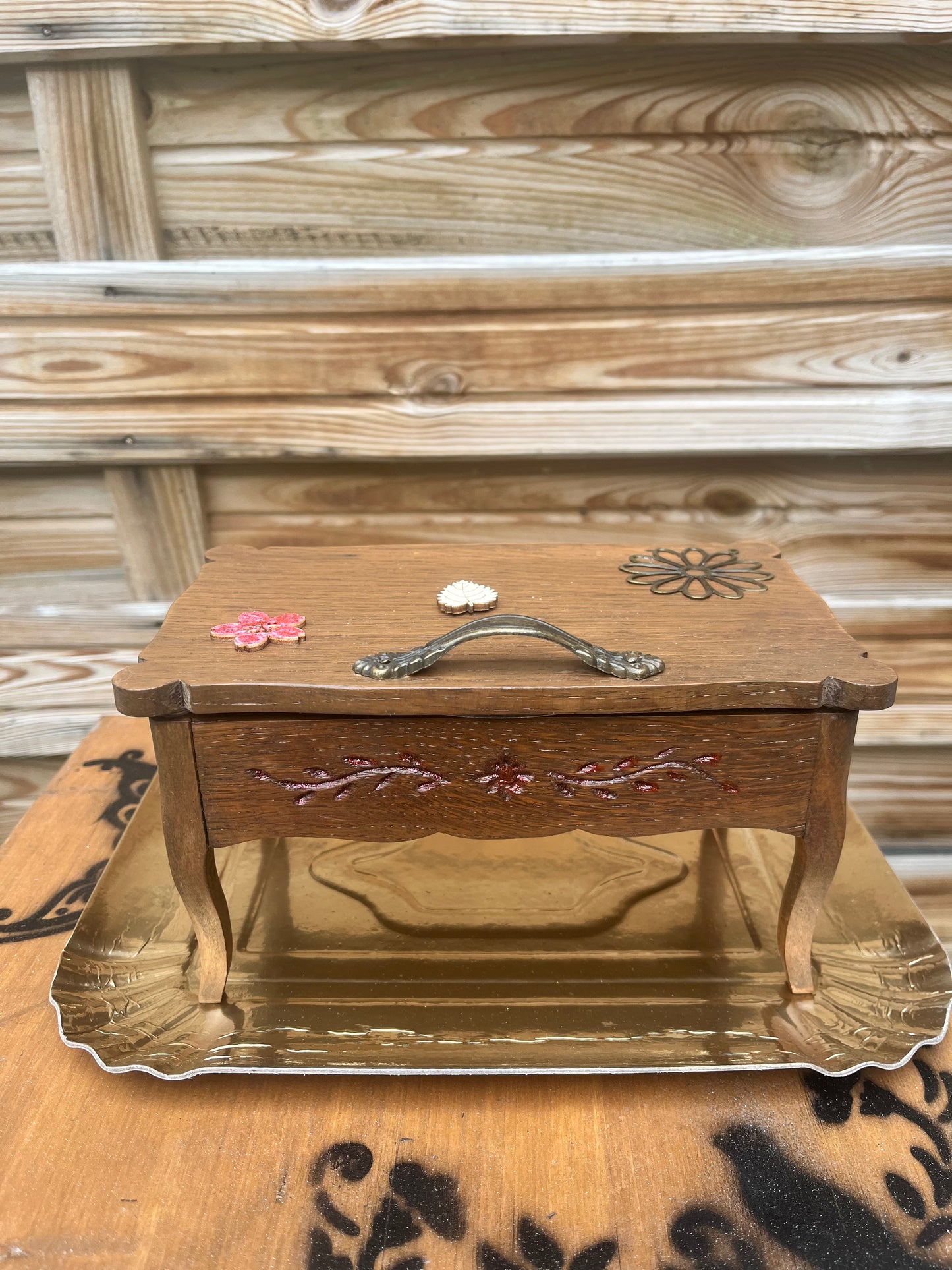 Coffre à bijoux en forme de table