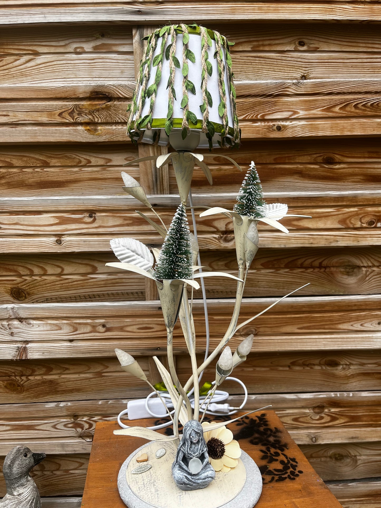 lampe fleurs blanches avec mise à prix à 89,00 euros