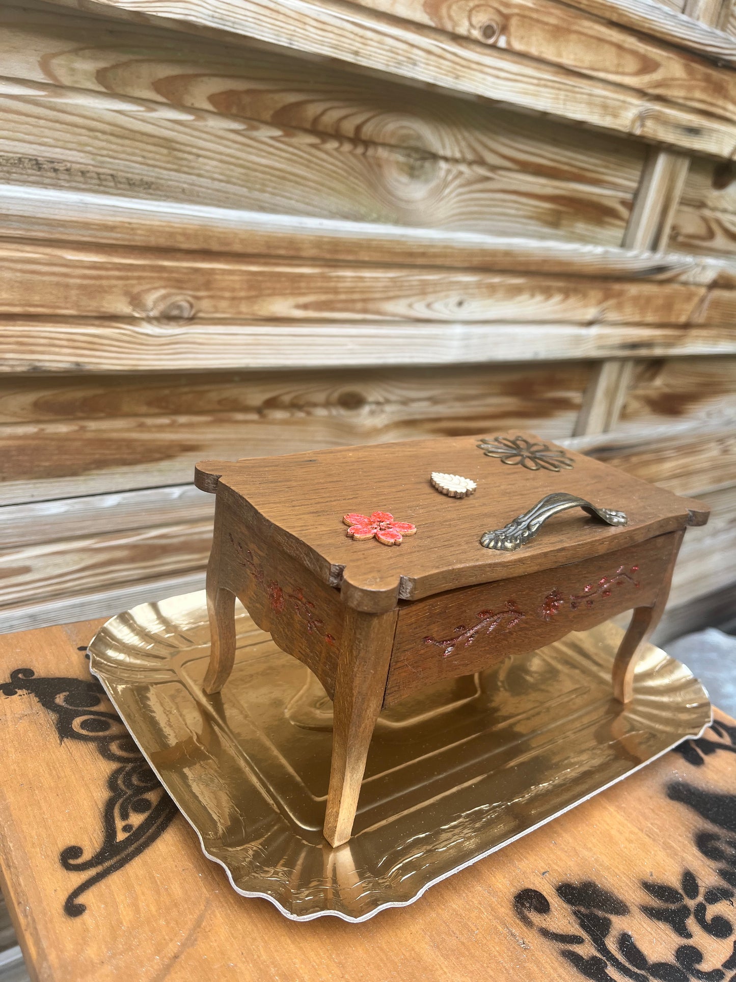 Coffre à bijoux en forme de table