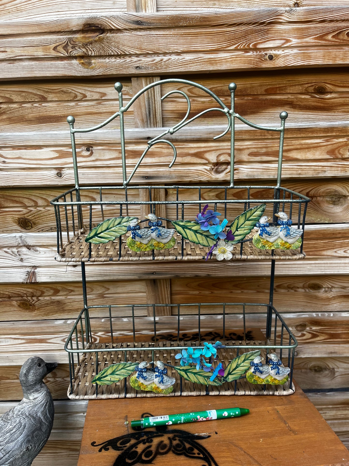 Étagère double panier avec déco canards