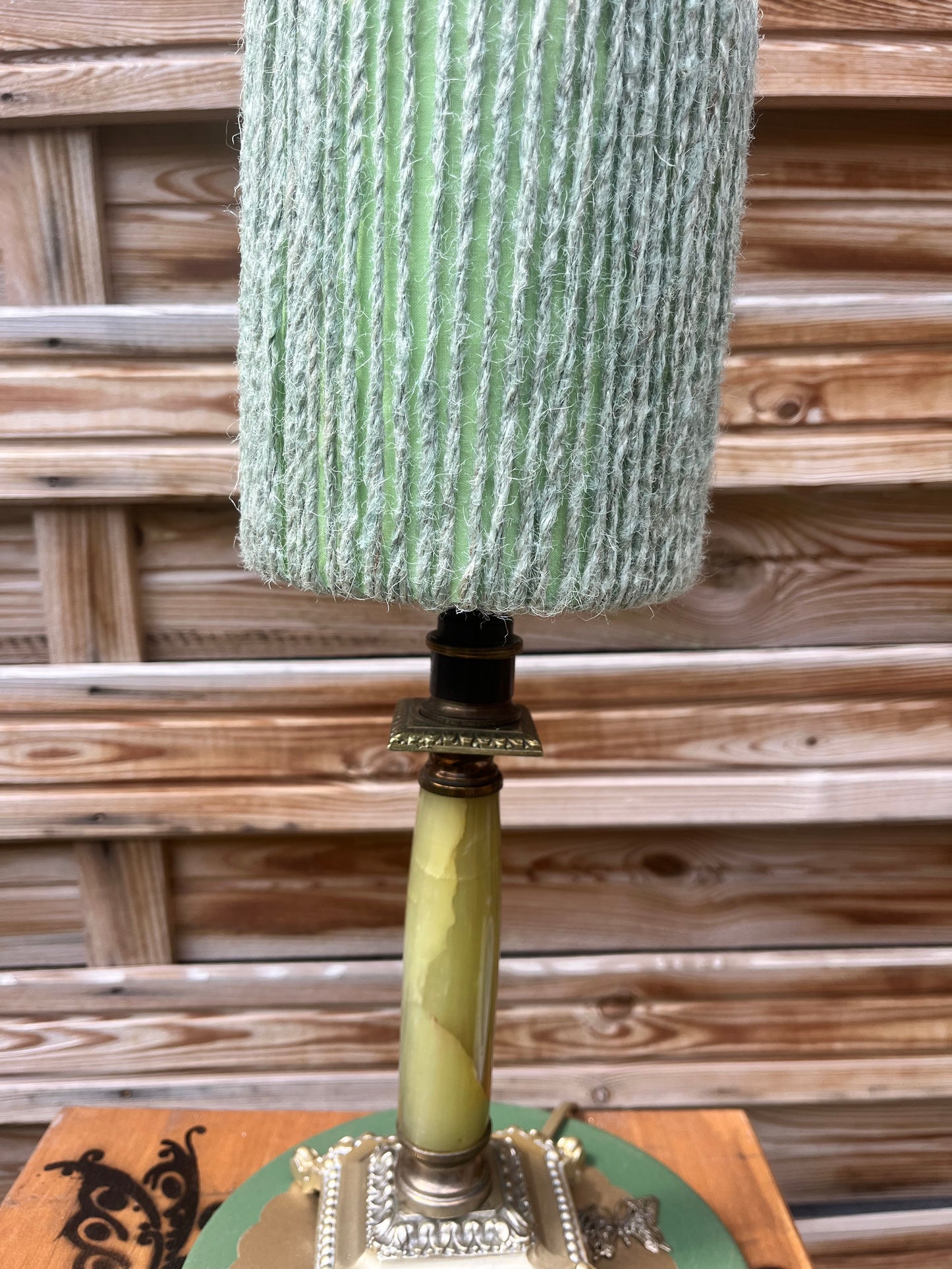 Lampe élégante en bronze et onyx vert