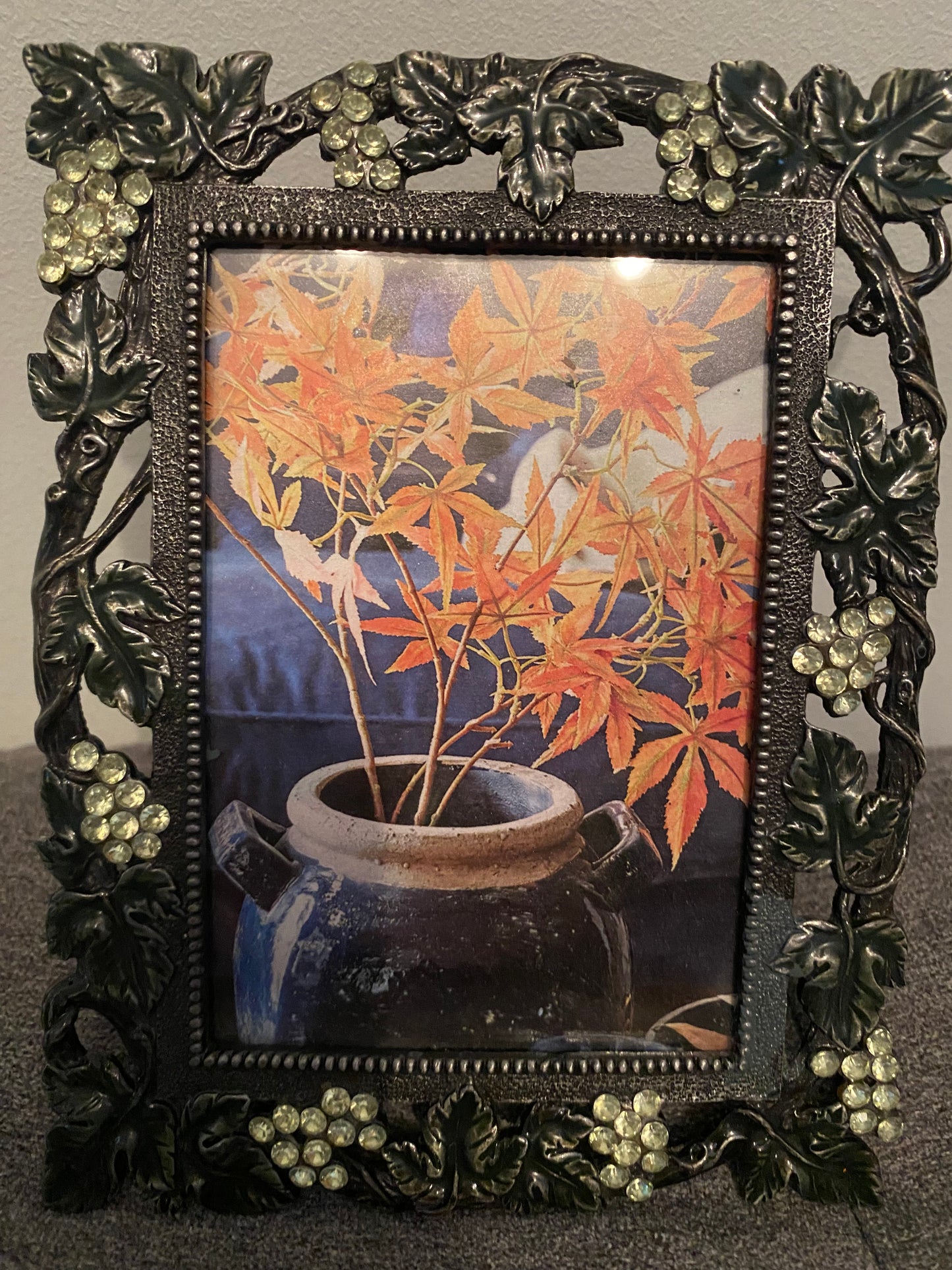 Cadre avec décor feuilles et raisins