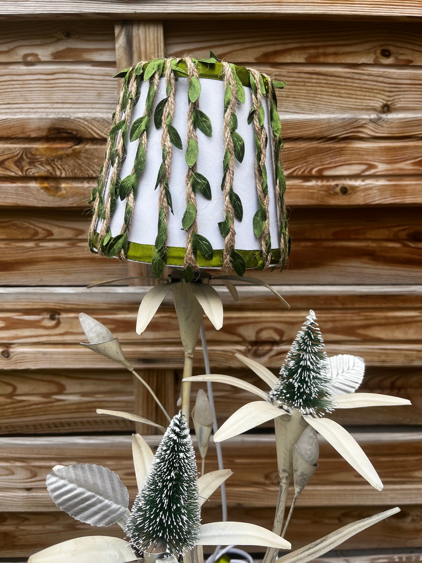 lampe fleurs blanches avec mise à prix à 89,00 euros