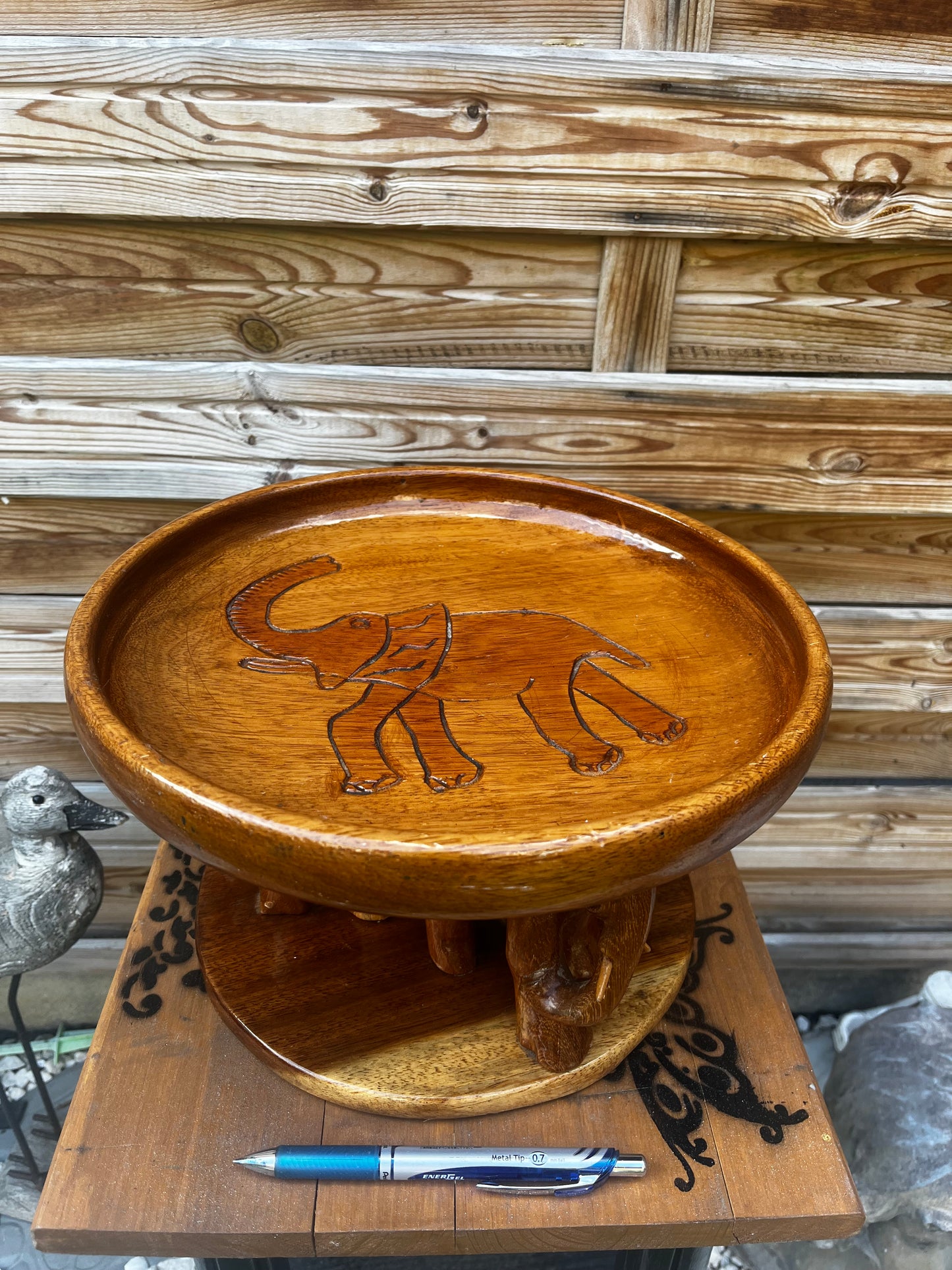 Soucoupe portée par 3 éléphants