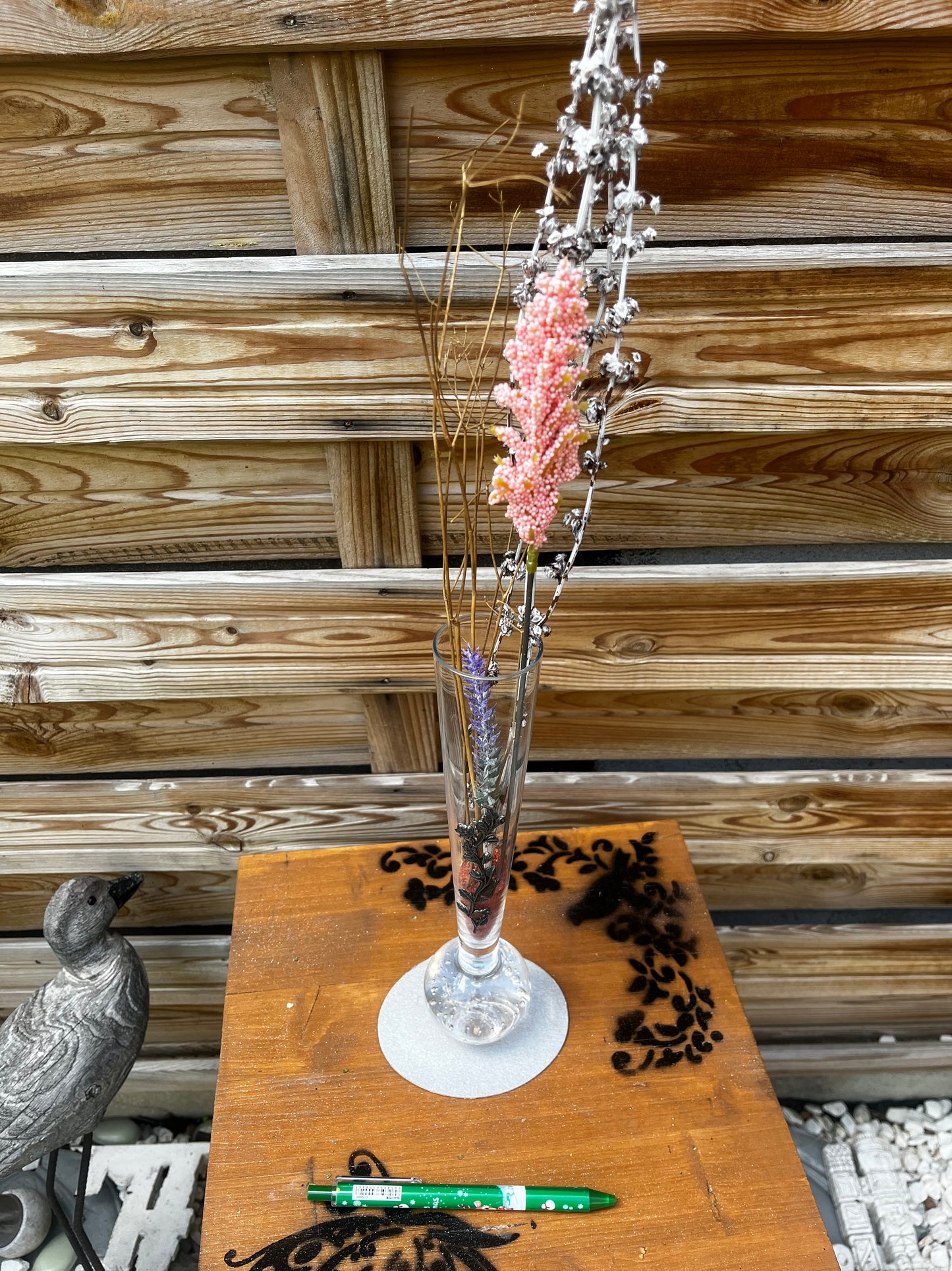 Vase fin en verre et étain