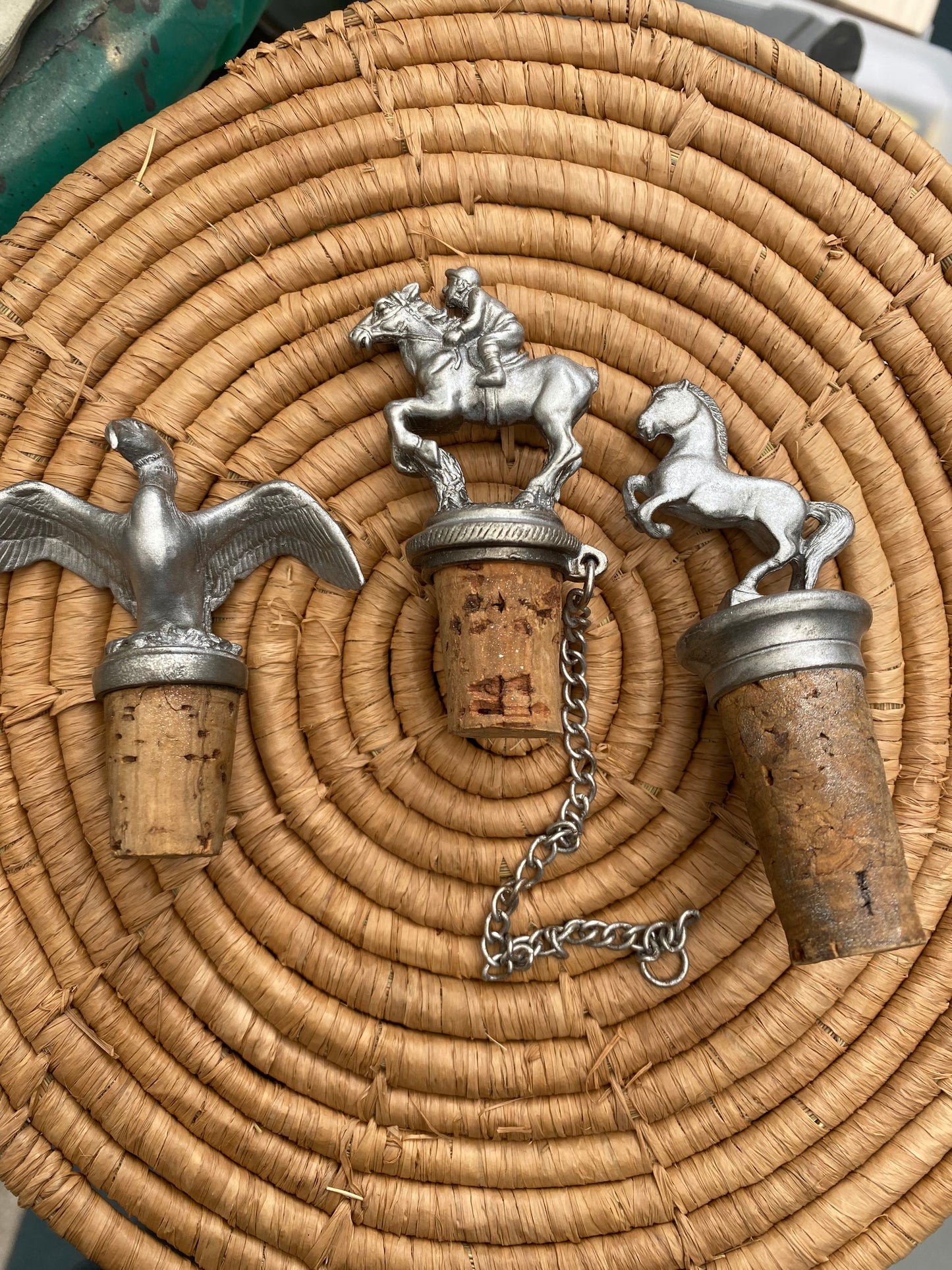 lot de 3 bouchons de liège, décorés en étain ou laiton