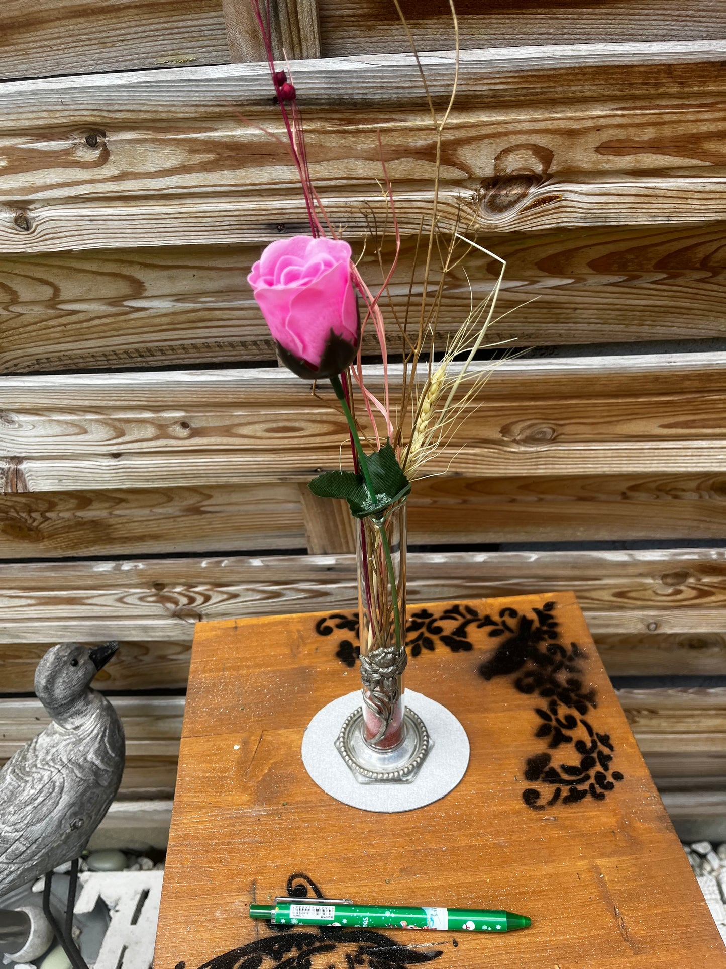 Vase fin en verre et étain