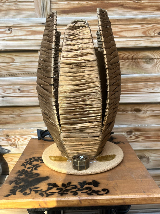 Lampe en raphia naturel