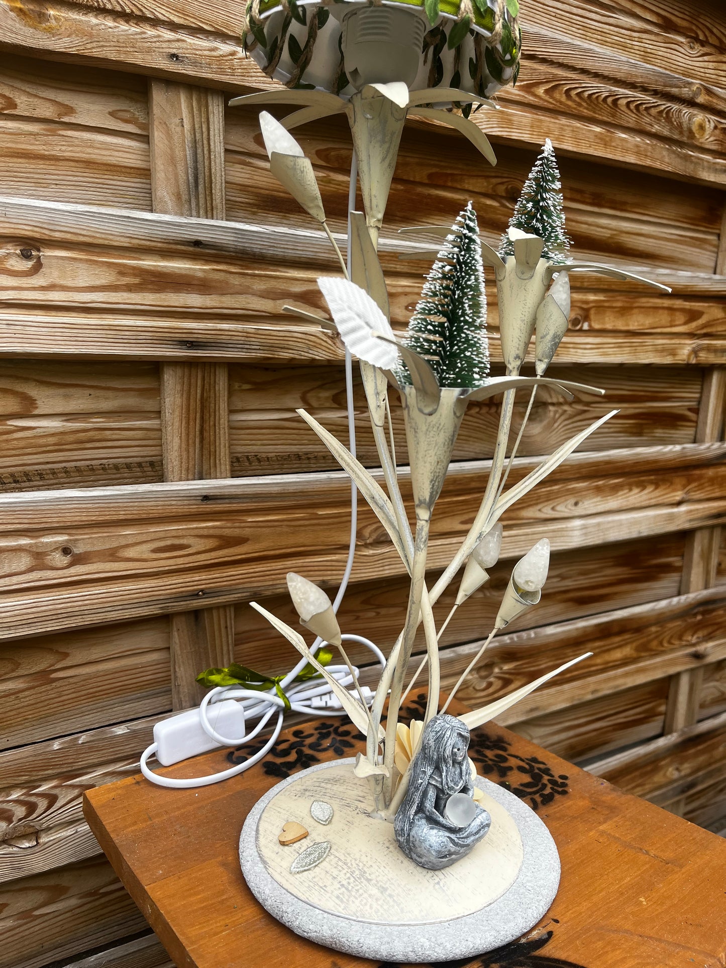 lampe fleurs blanches avec mise à prix à 89,00 euros