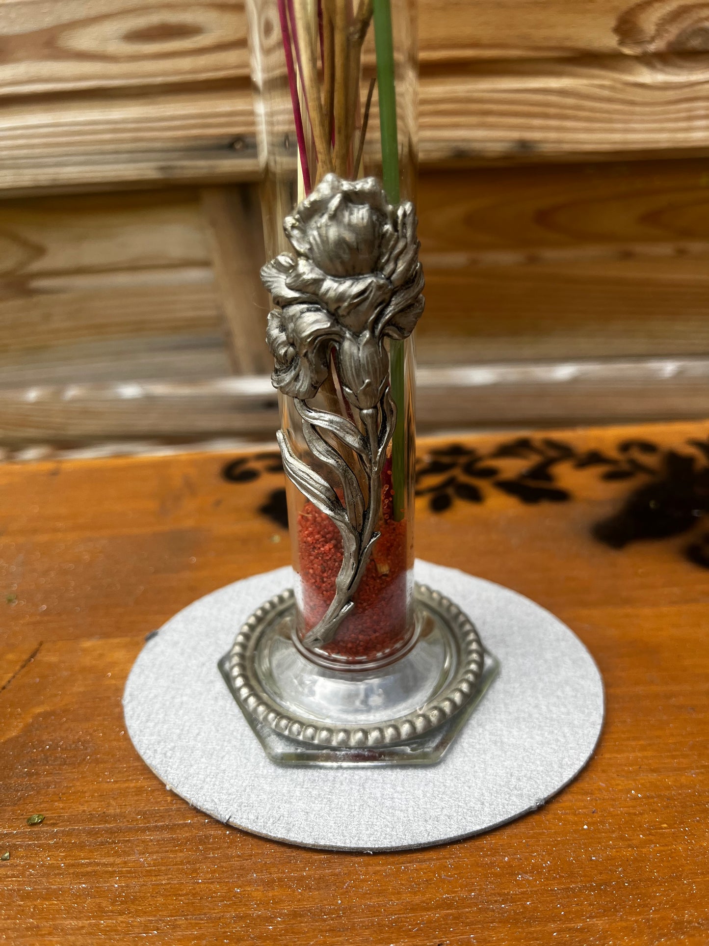 Vase fin en verre et étain
