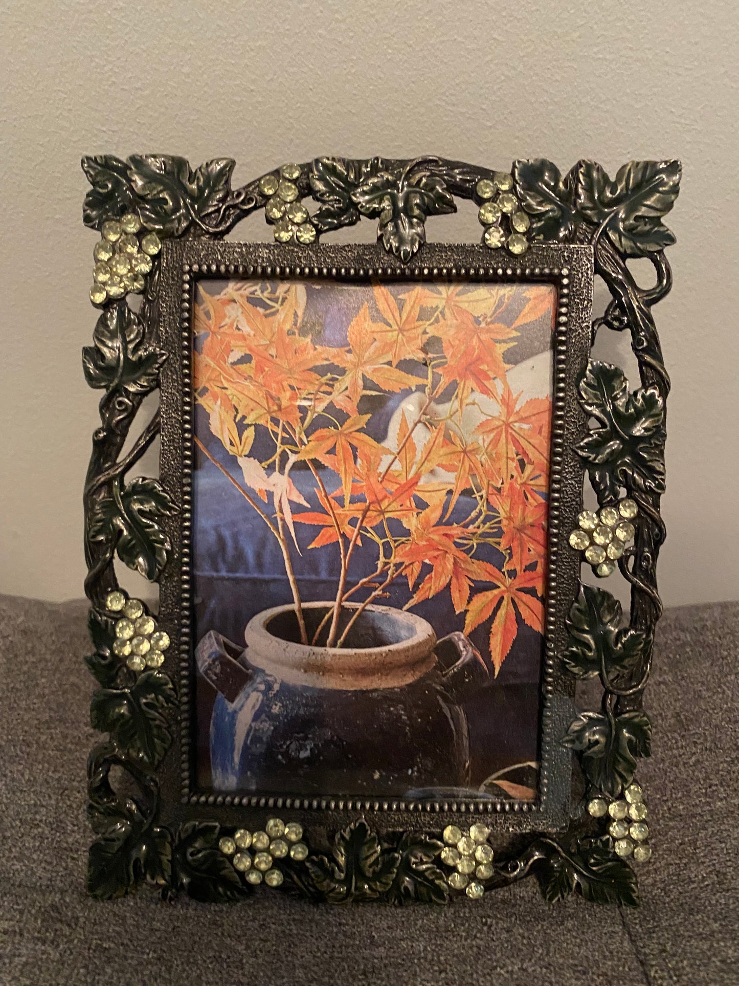 Cadre avec décor feuilles et raisins