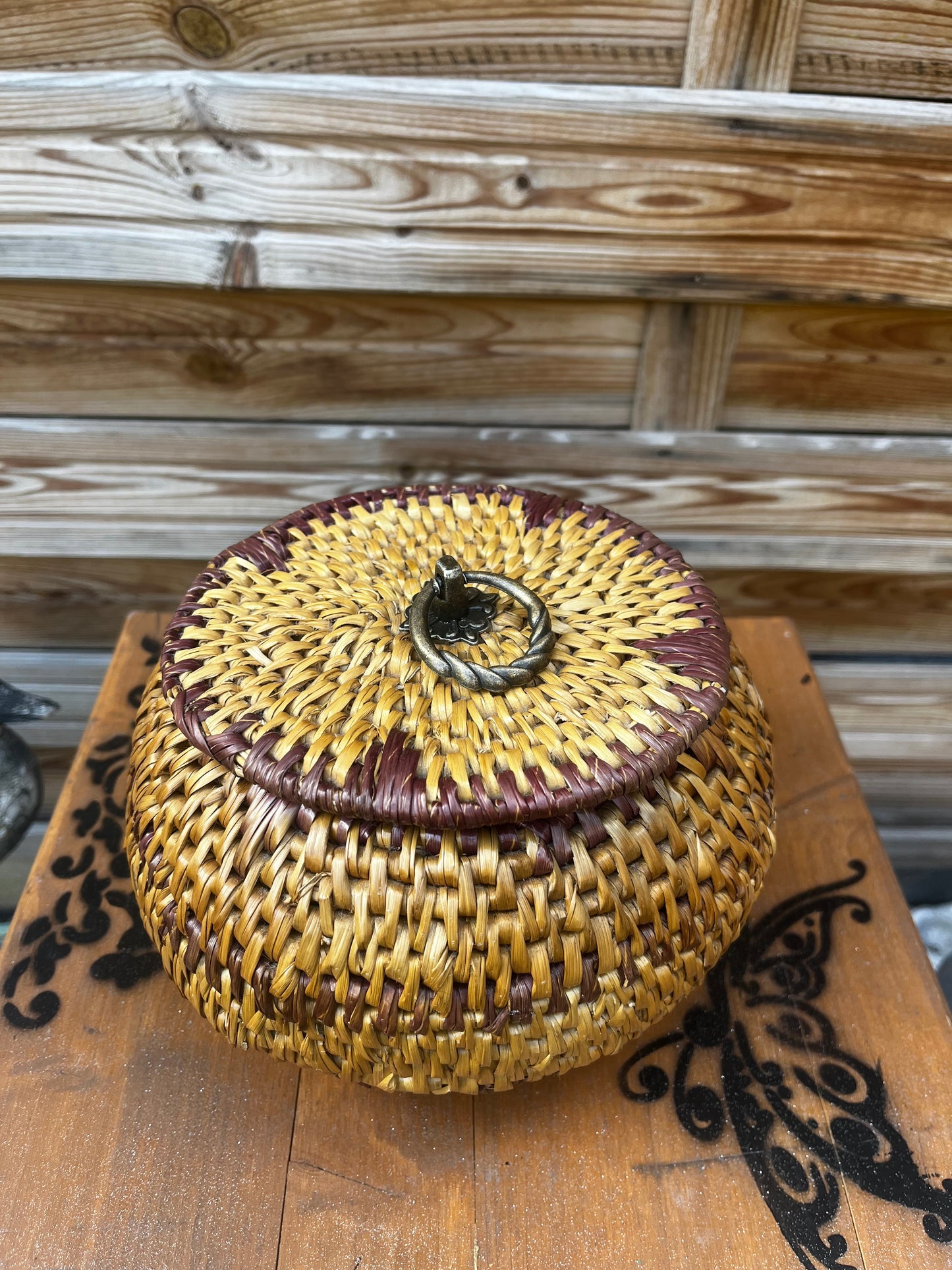 Panier avec couvercle