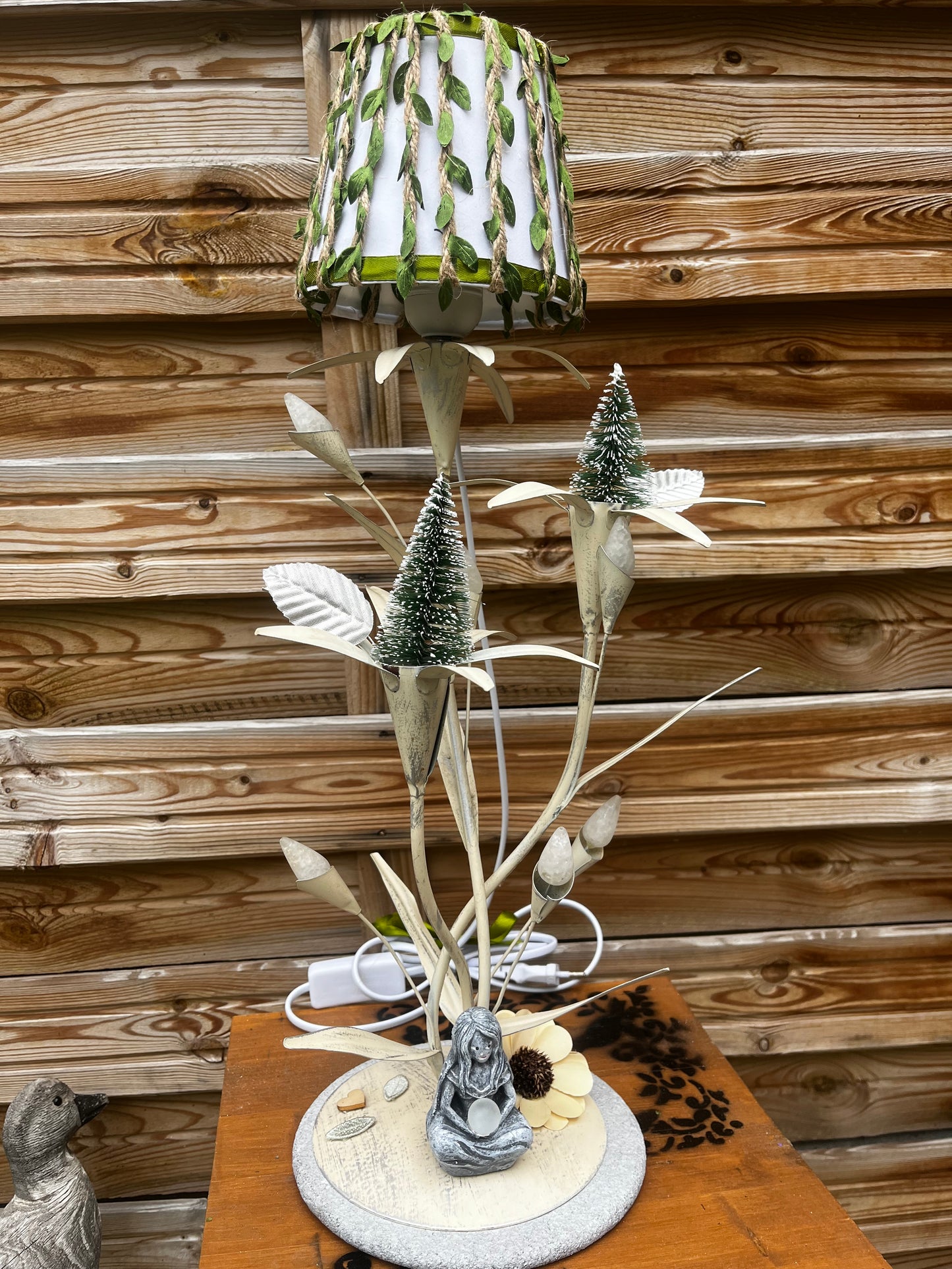 lampe fleurs blanches avec mise à prix à 89,00 euros