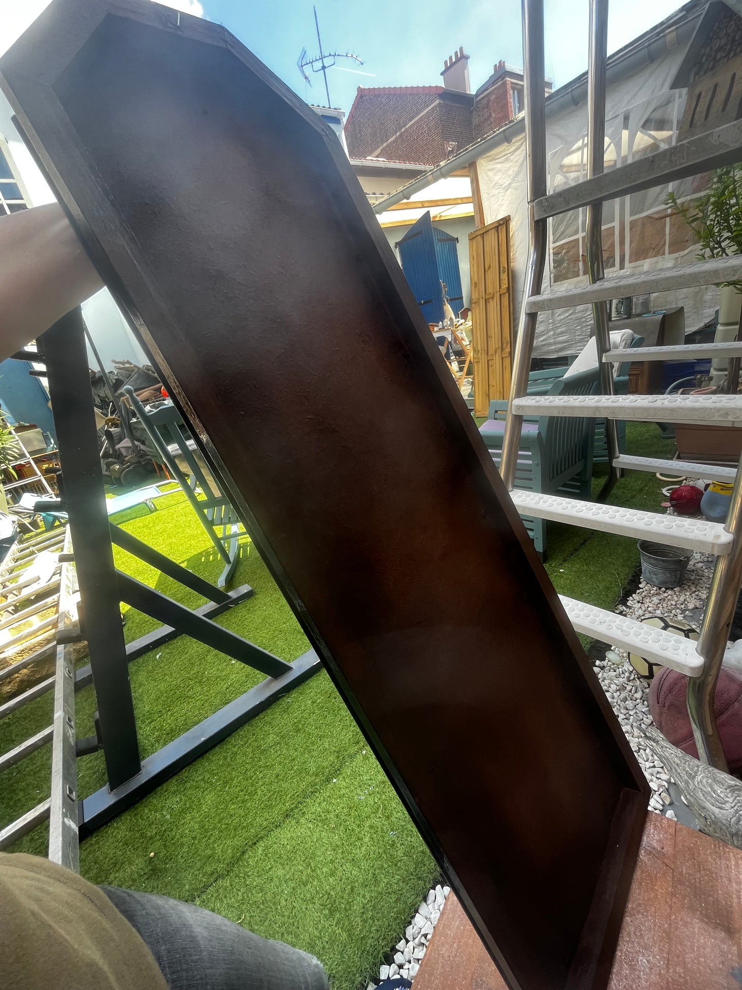 Miroir tout en longueur avec contour noir