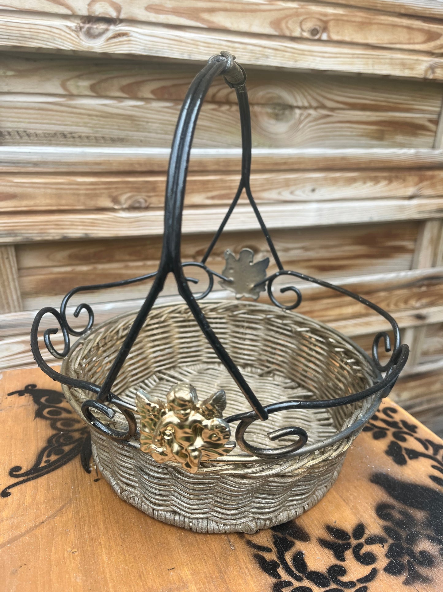 Panier rond noir et or