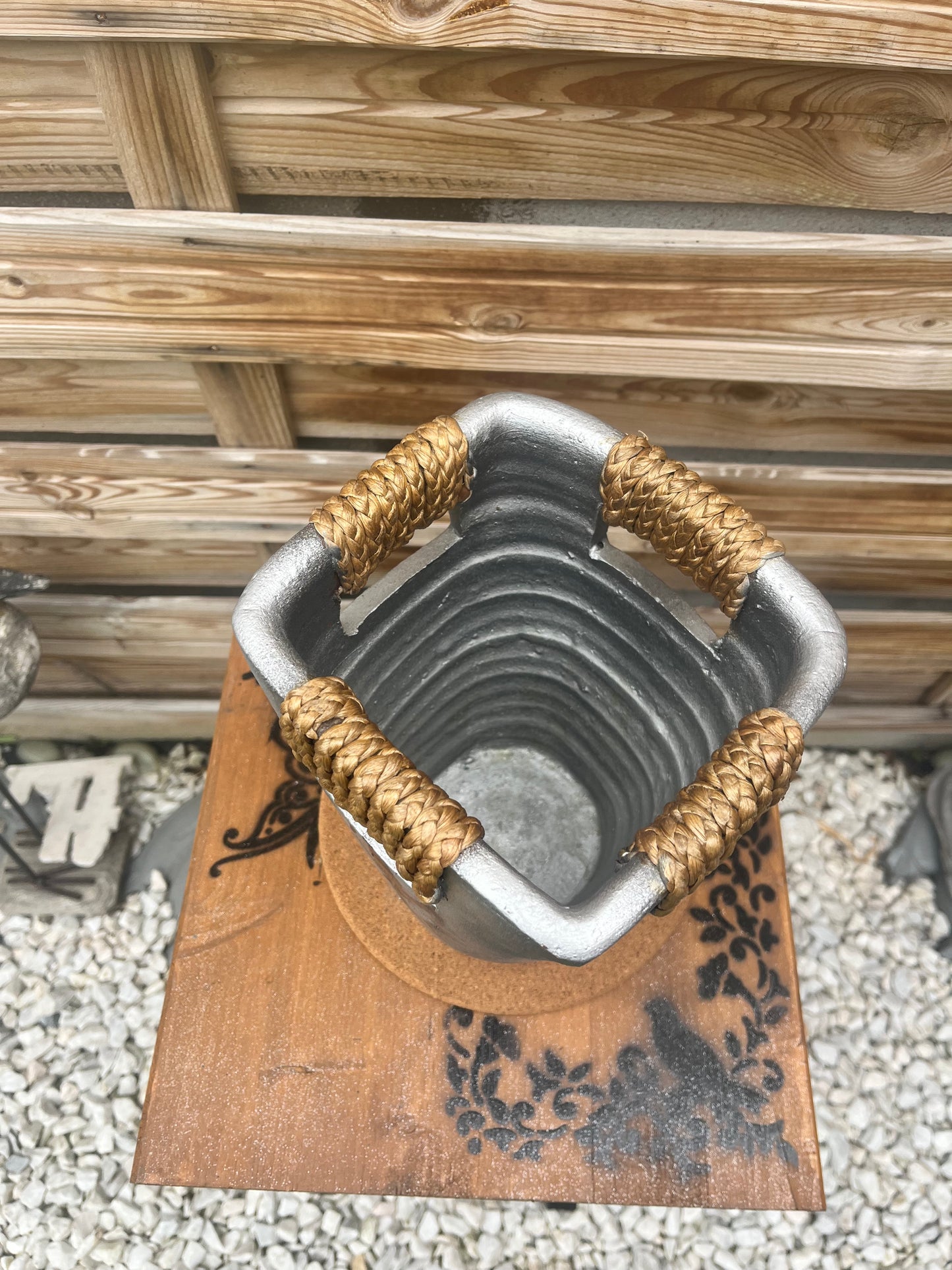 Cache pot pour fleurs