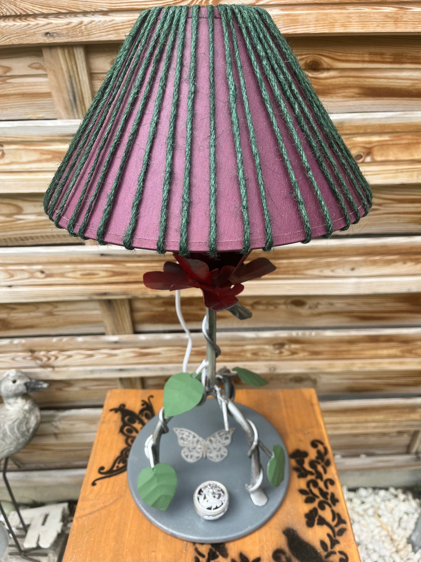 Lampe fleur en acier avec mise à prix à 89,00euros