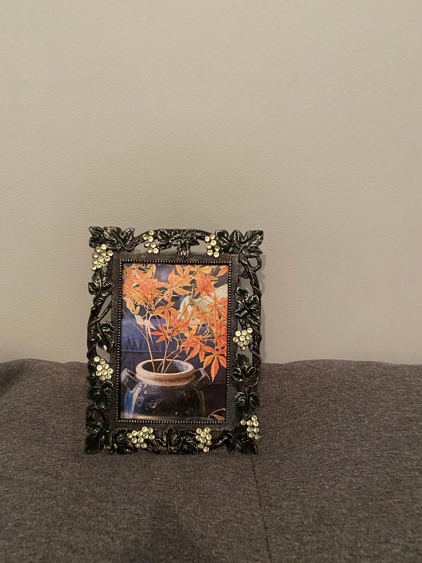 Cadre avec décor feuilles et raisins