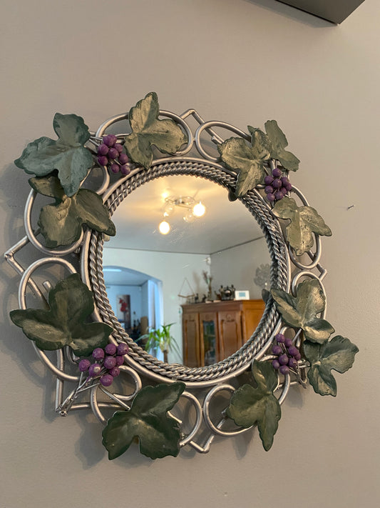 Miroir vintage avec décors feuilles de vigne et raisins