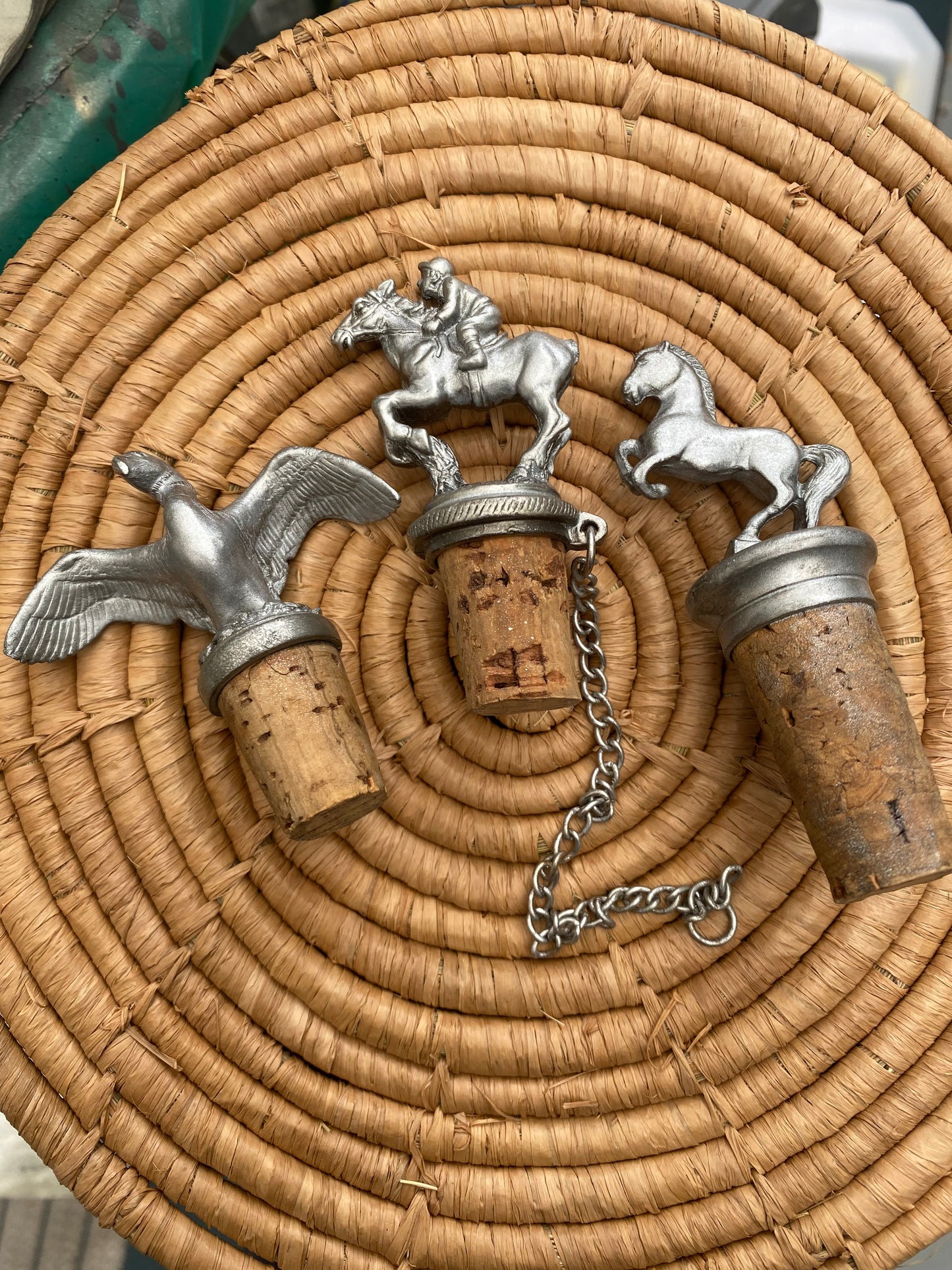 lot de 3 bouchons de liège, décorés en étain ou laiton