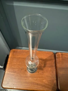 Vase en verre et étain