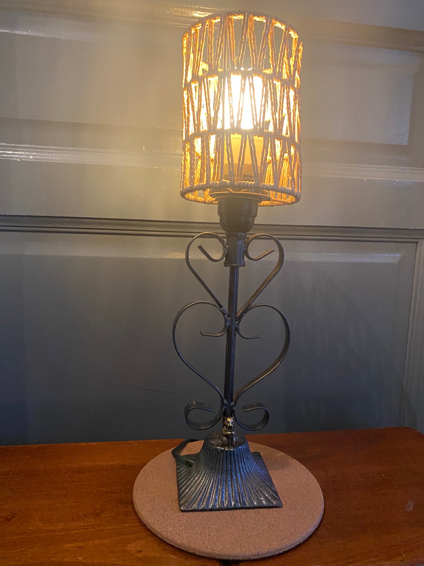 lampe en fer forgé avec mise à prix à 79,00 euros