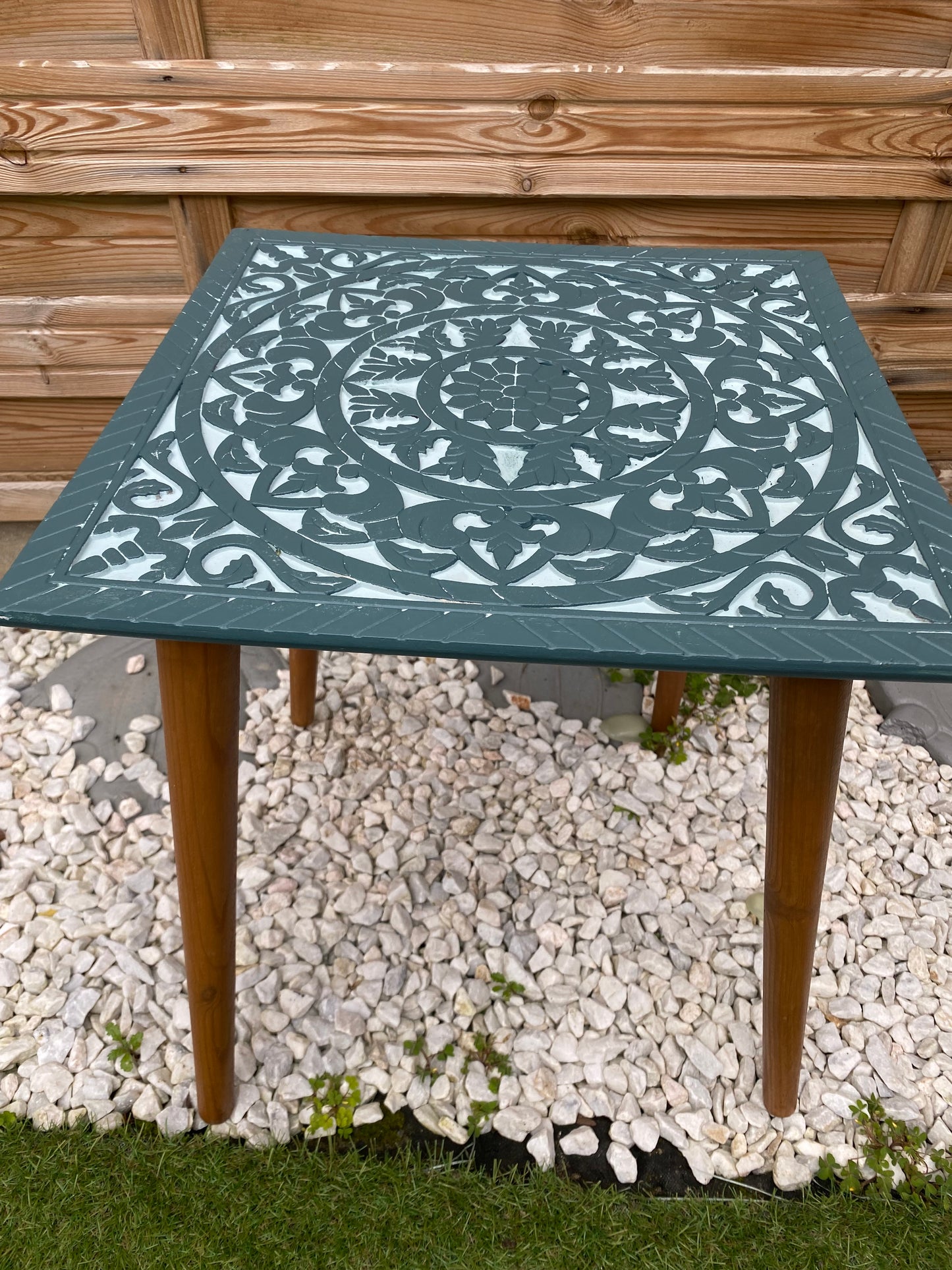 Petite table moderne