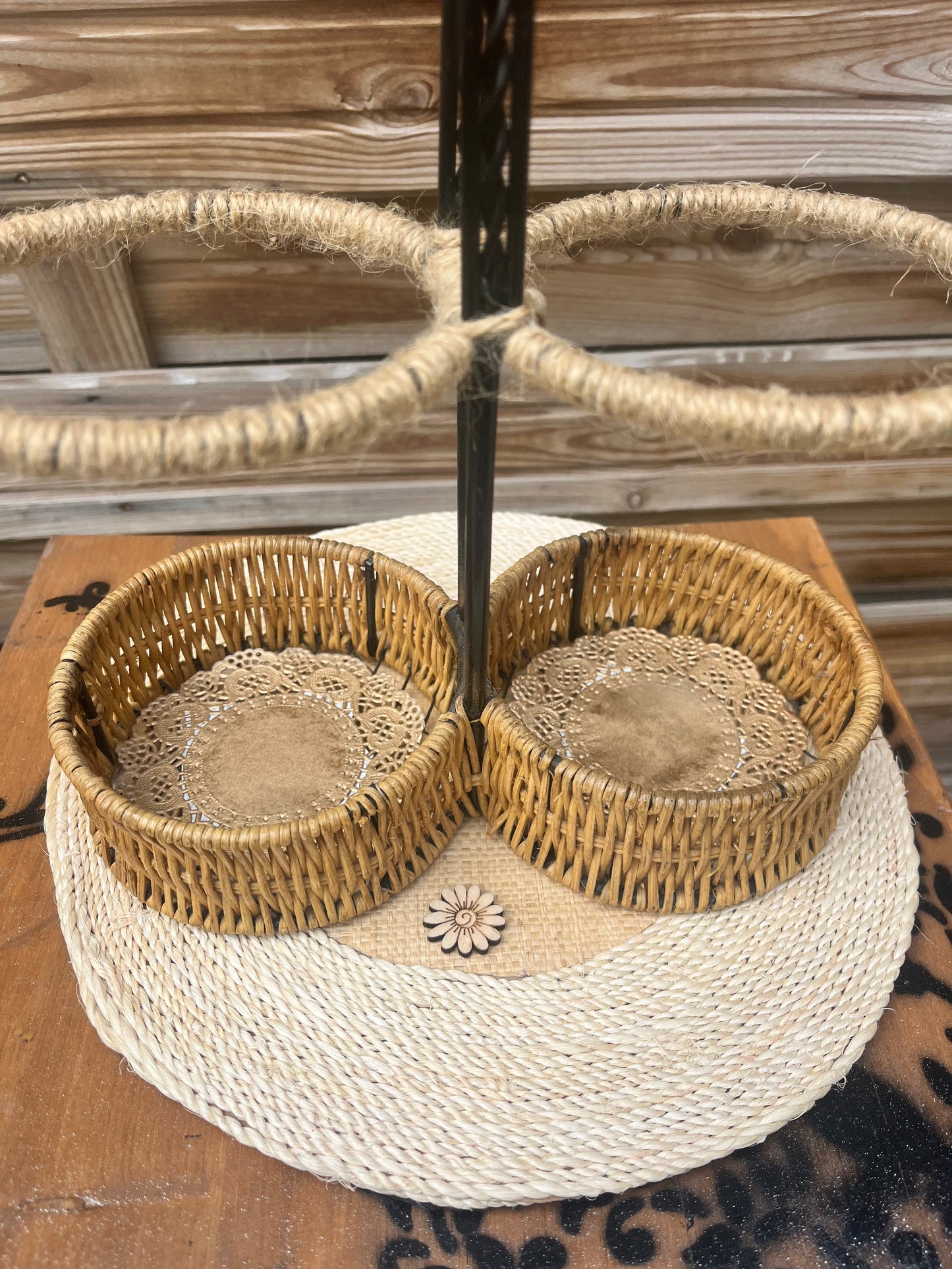 Porte bouteille en acier et osier