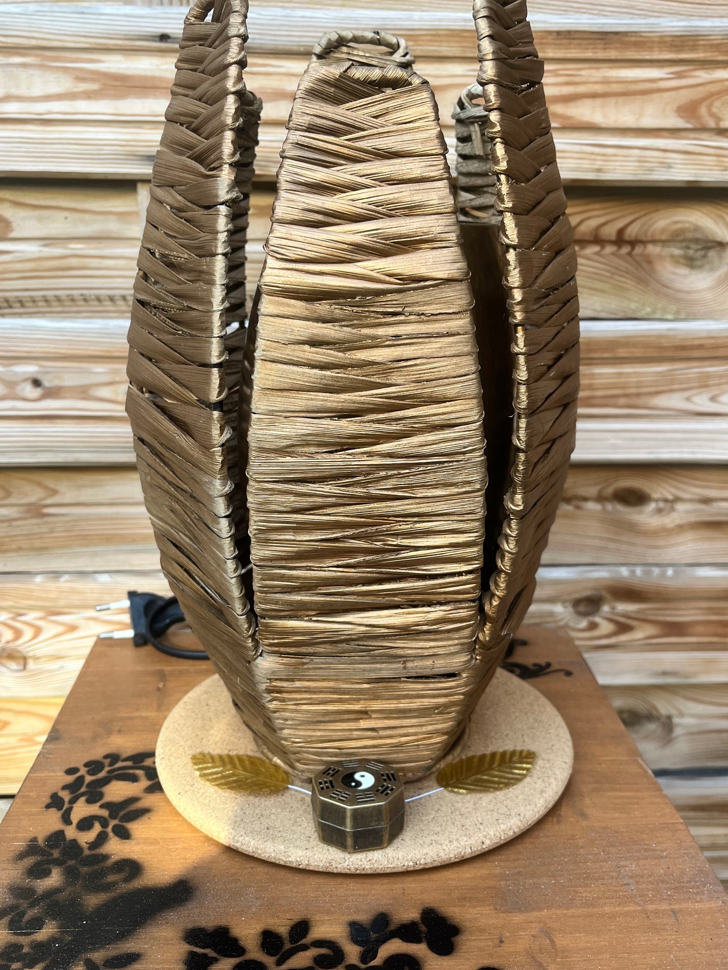 Lampe en raphia naturel