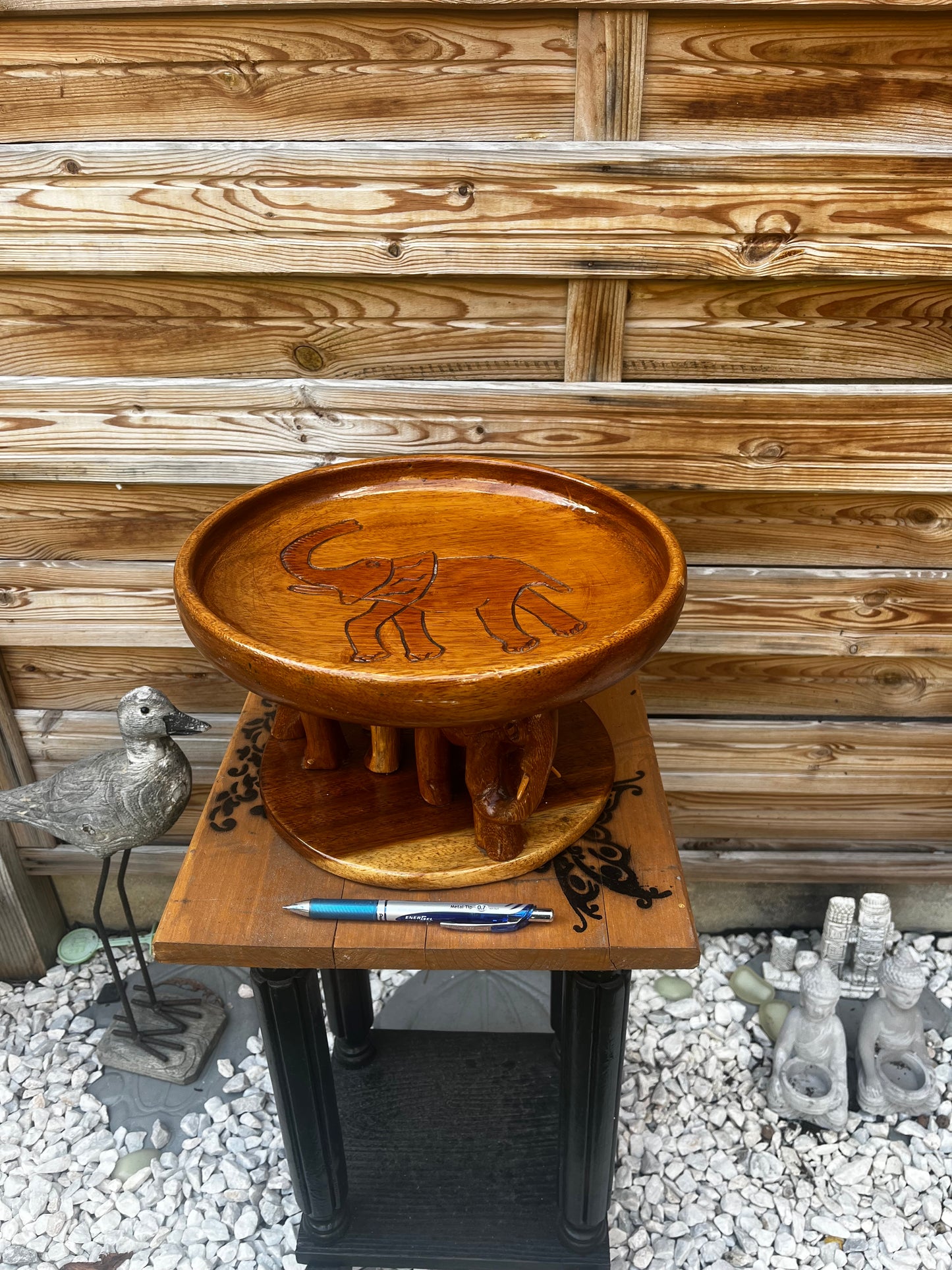 Soucoupe portée par 3 éléphants