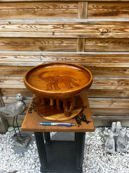 Soucoupe portée par 3 éléphants