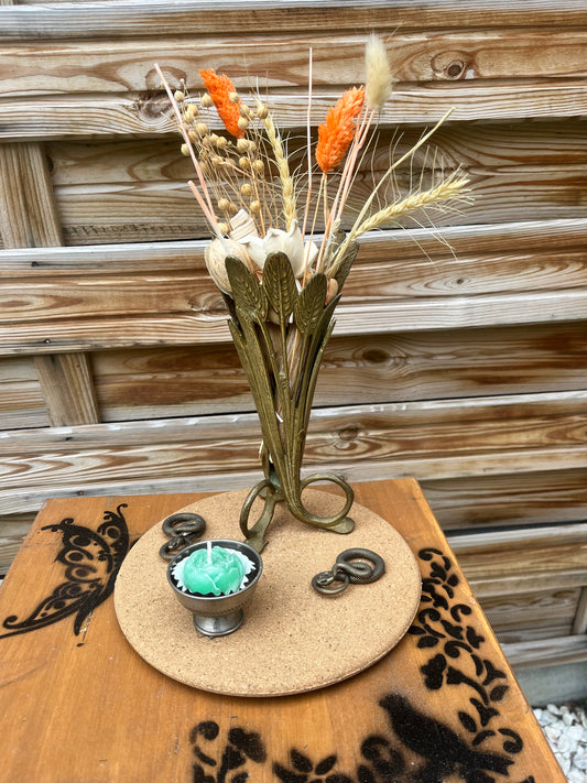vase en métal doré avec mise à prix à 69,00 euros