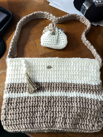 Sac beige et blanc