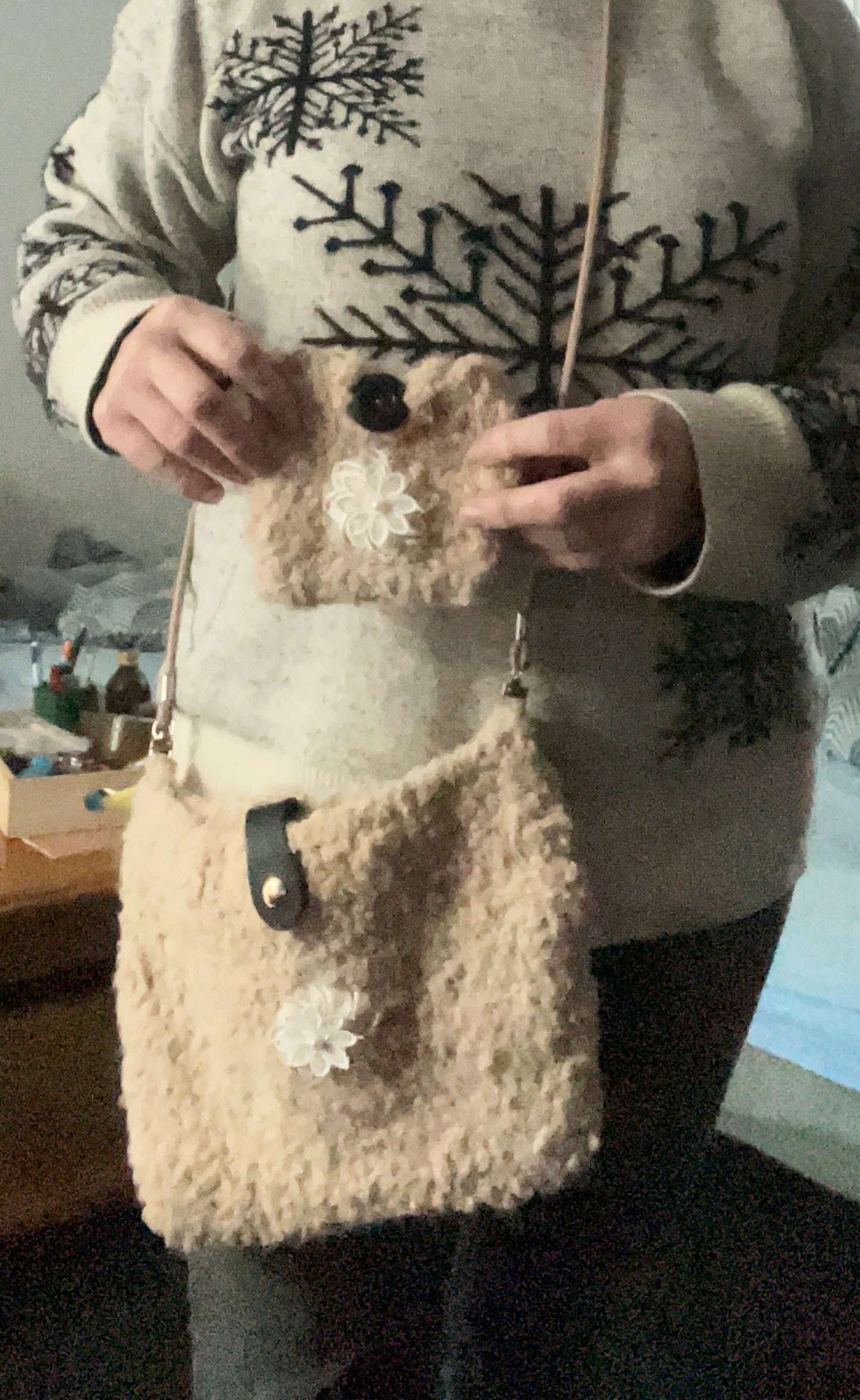 Sac et son porte monnaie beige.