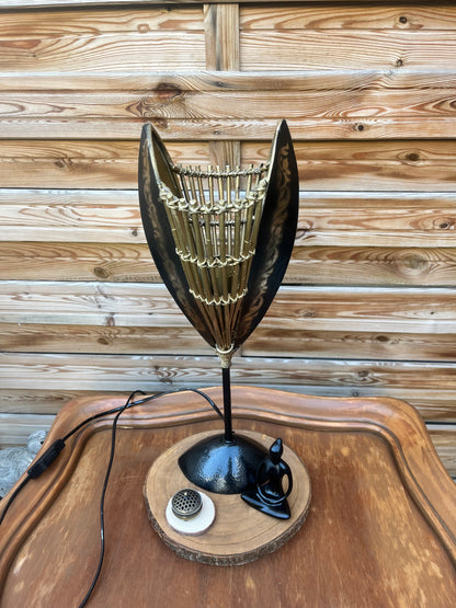 Lampe noire et or avec mise à prix à 79,00 euros