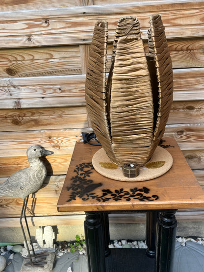 Lampe en raphia naturel