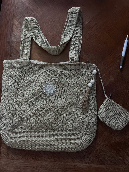 Sac beige avec déco fleurs