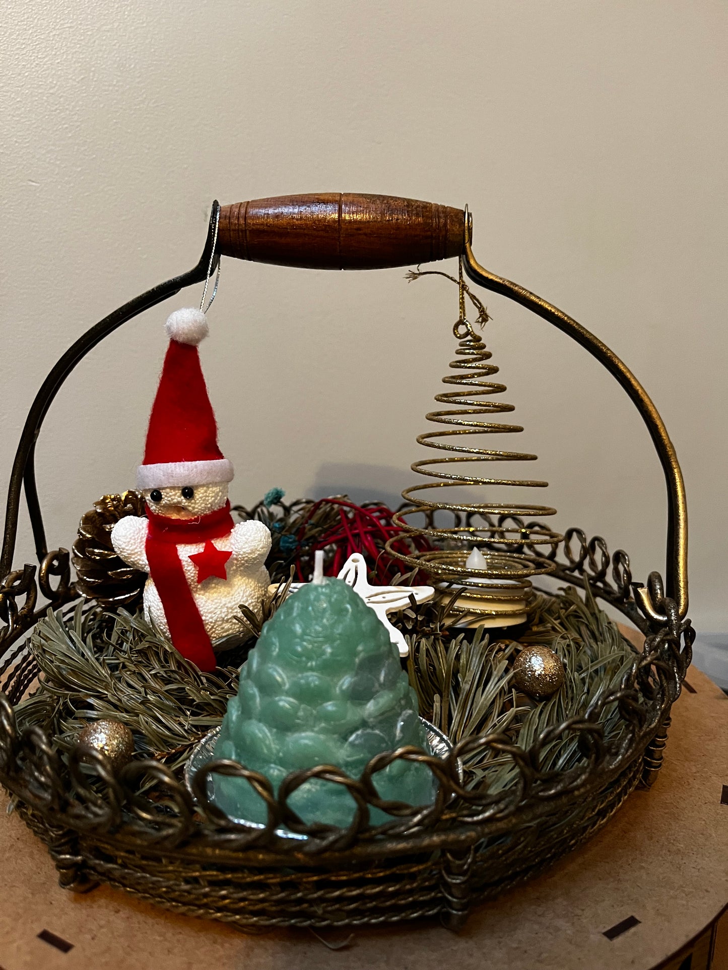 Centre de table dans un panier