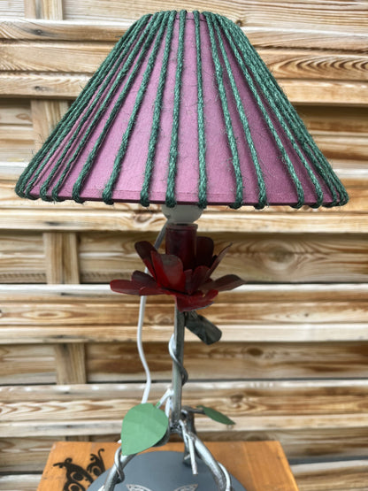 Lampe fleur en acier avec mise à prix à 89,00euros