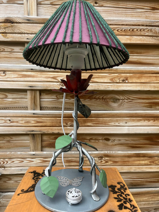 Lampe fleur en acier avec mise à prix à 89,00euros