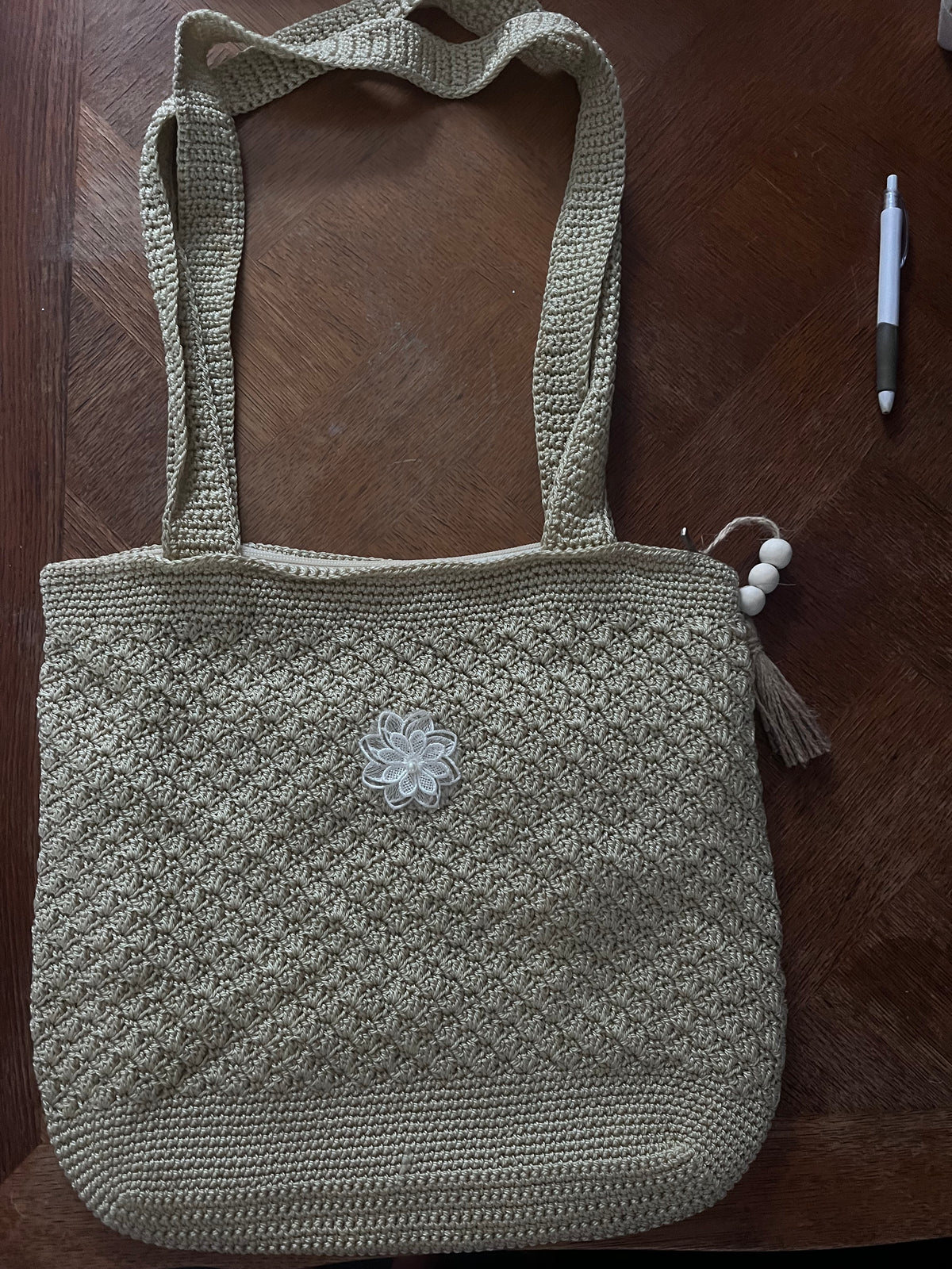 Sac beige avec déco fleurs