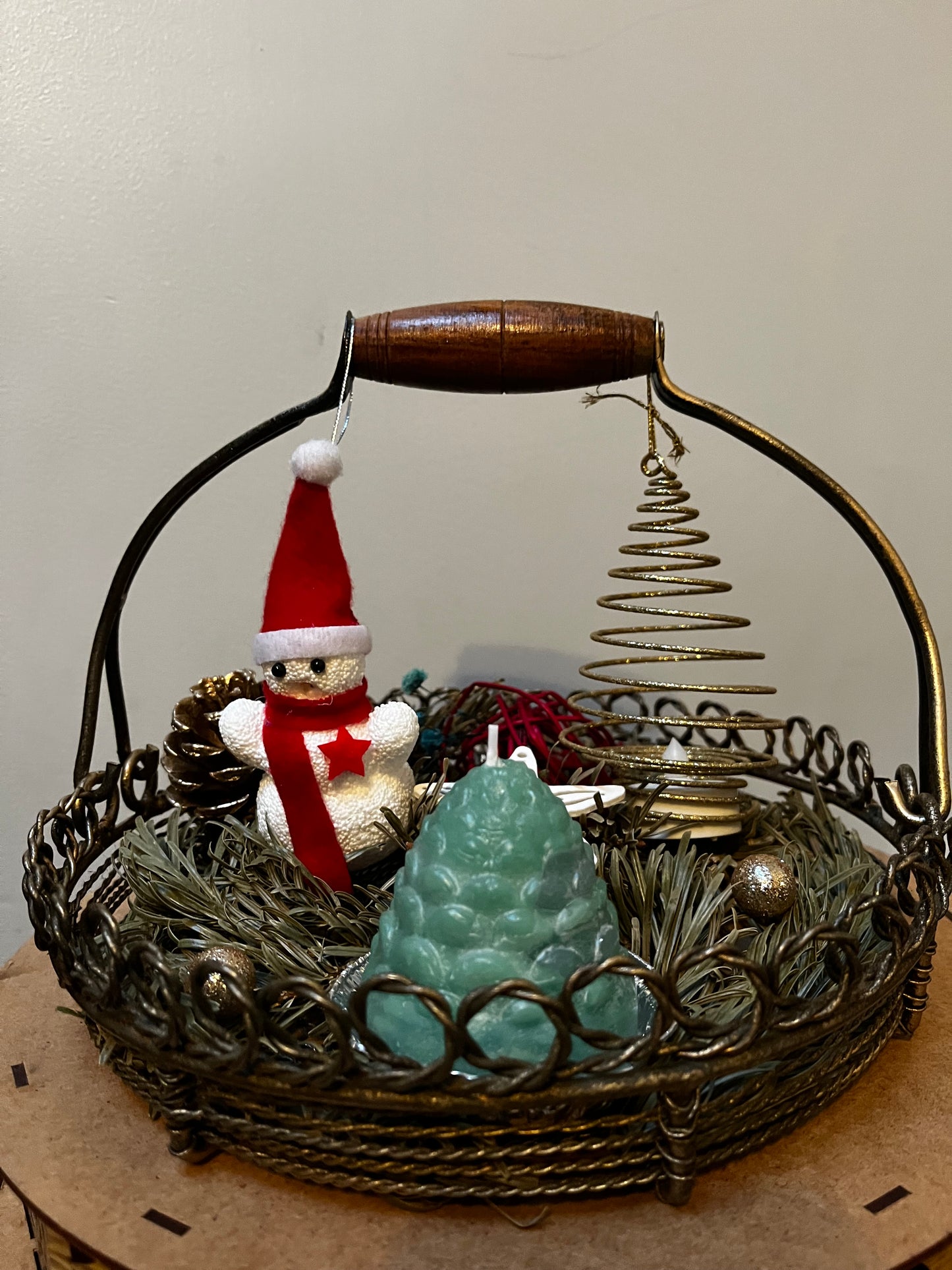 Centre de table dans un panier