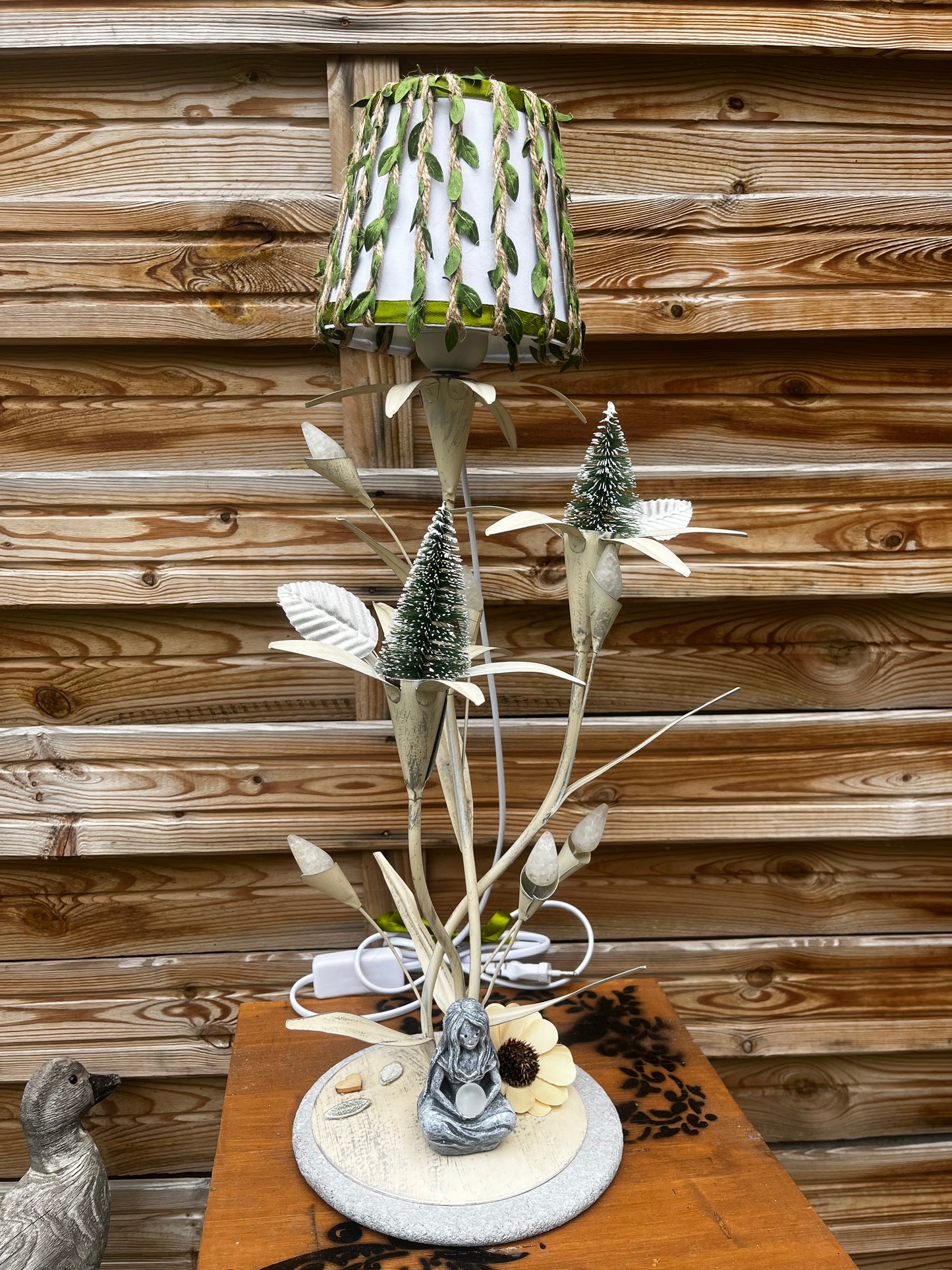 lampe fleurs blanches avec mise à prix à 89,00 euros